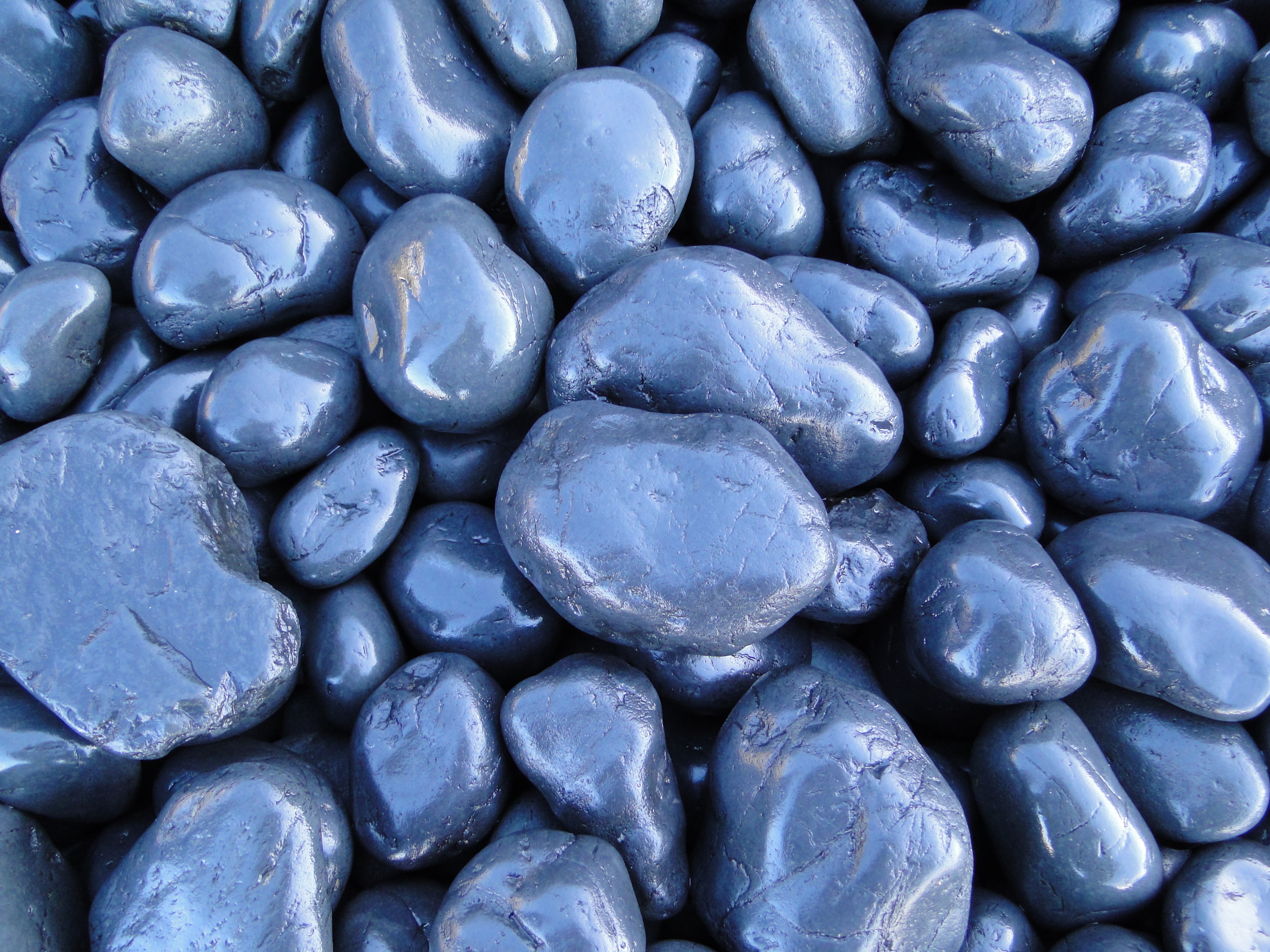 Close-up of many smooth, dark blue stones HD Wallpaper