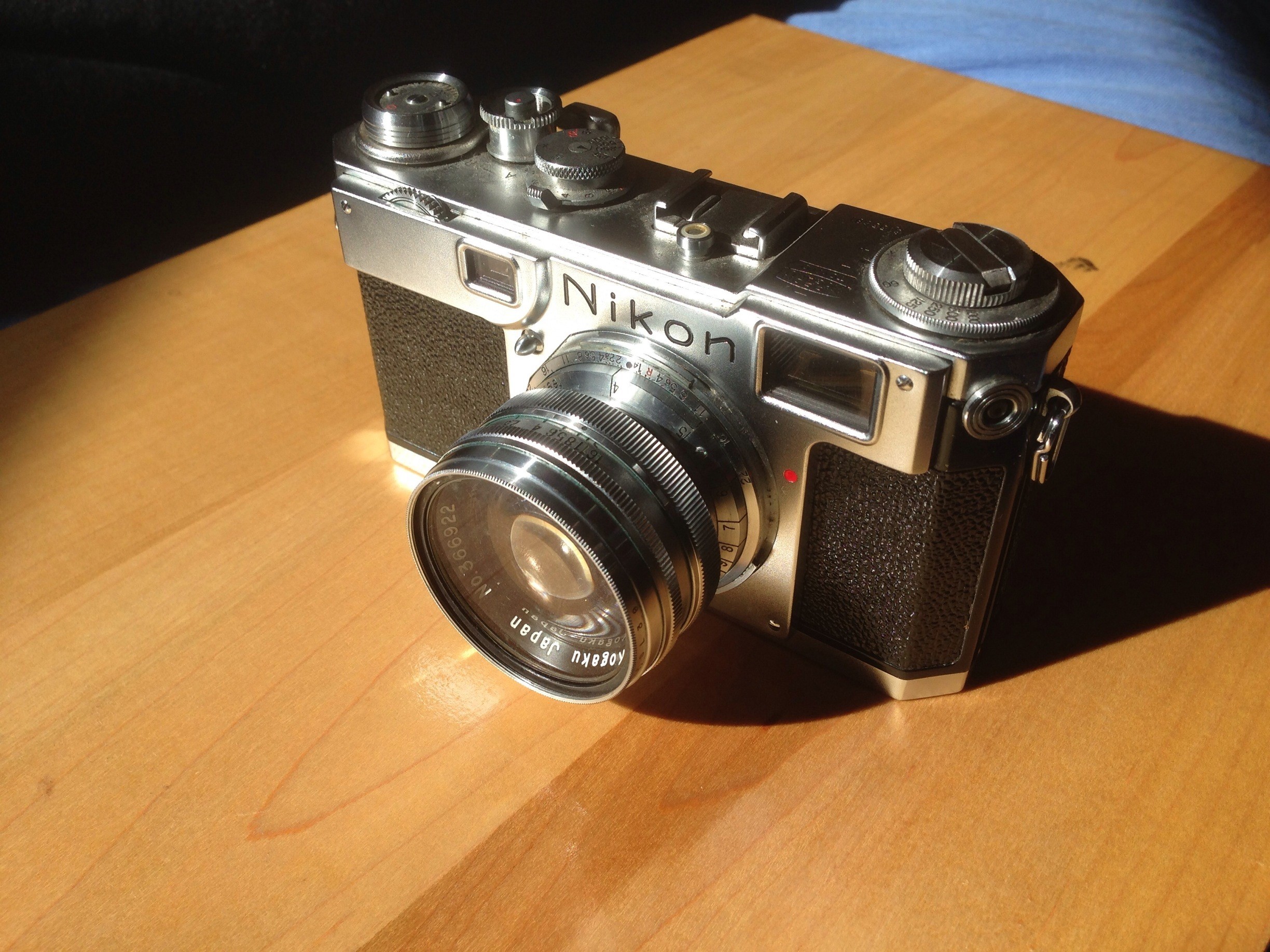 Nikon S2 camera on a wooden table HD Wallpaper