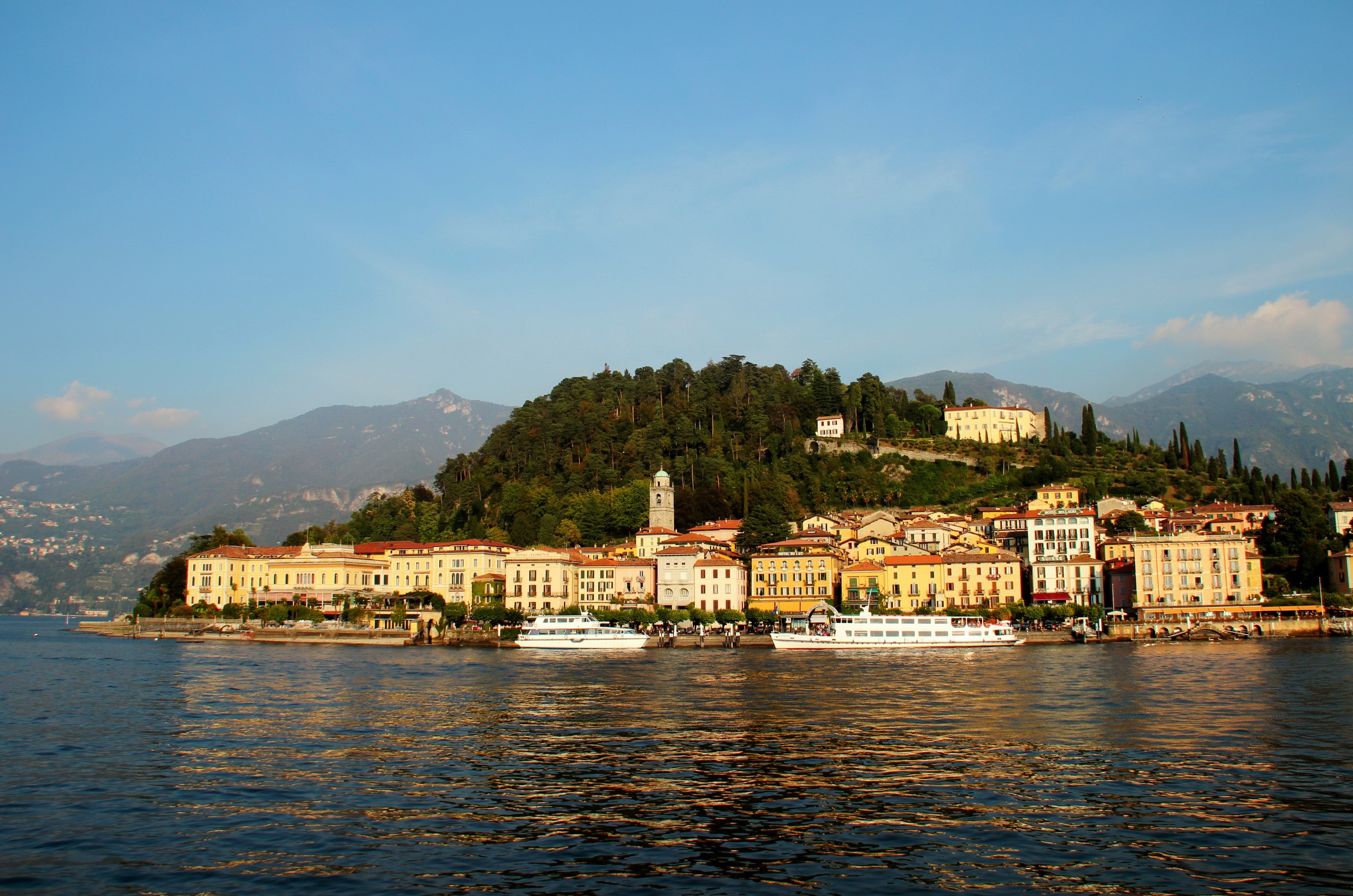 Bellagio town on Lake Como, Lombardy, Italy HD Wallpaper