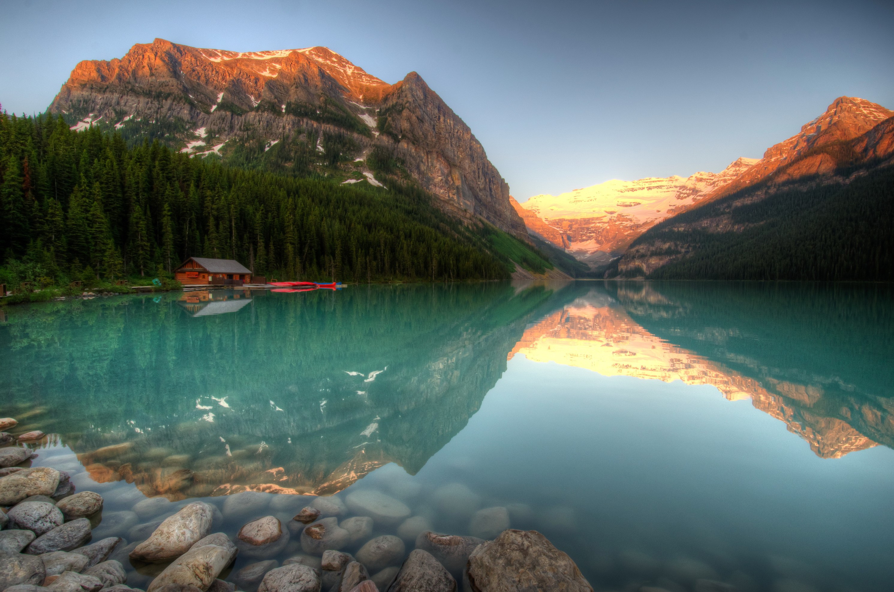 Lake Louise in Banff National Park, Canada HD Wallpaper