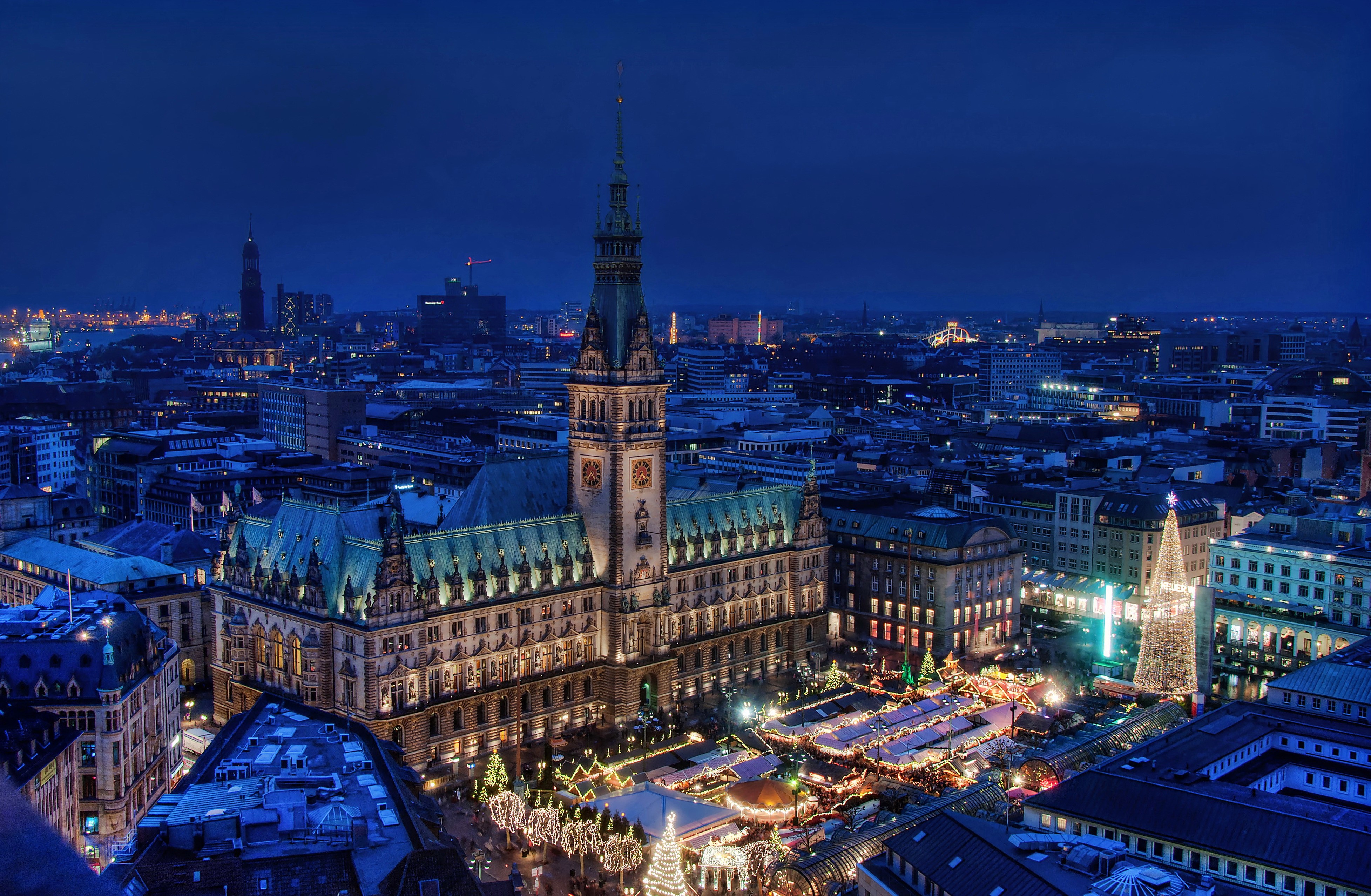 Hamburg City Hall and Christmas Market at Night HD Wallpaper