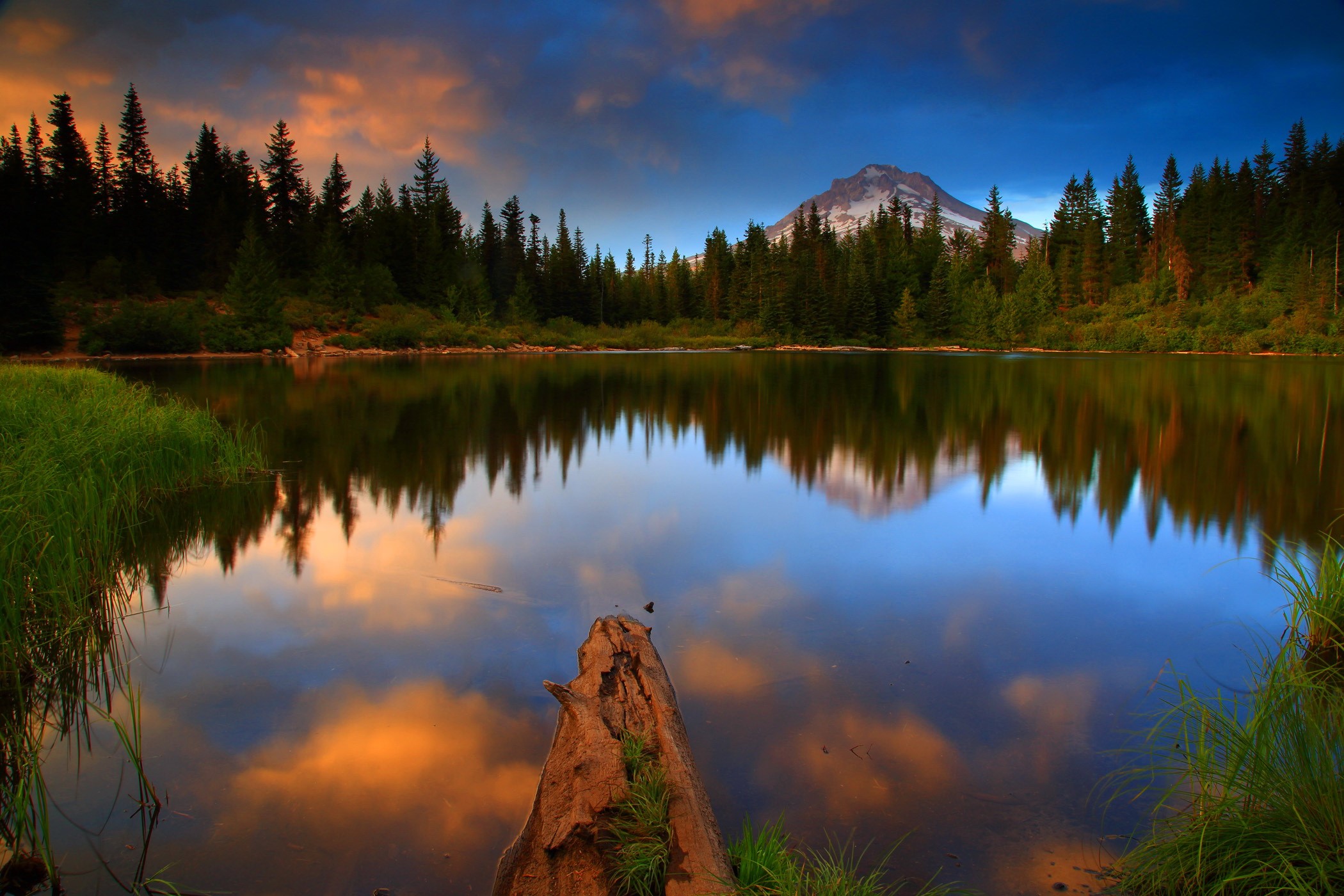Mount Hood National Forest Lake Reflection at Sunset HD Wallpaper