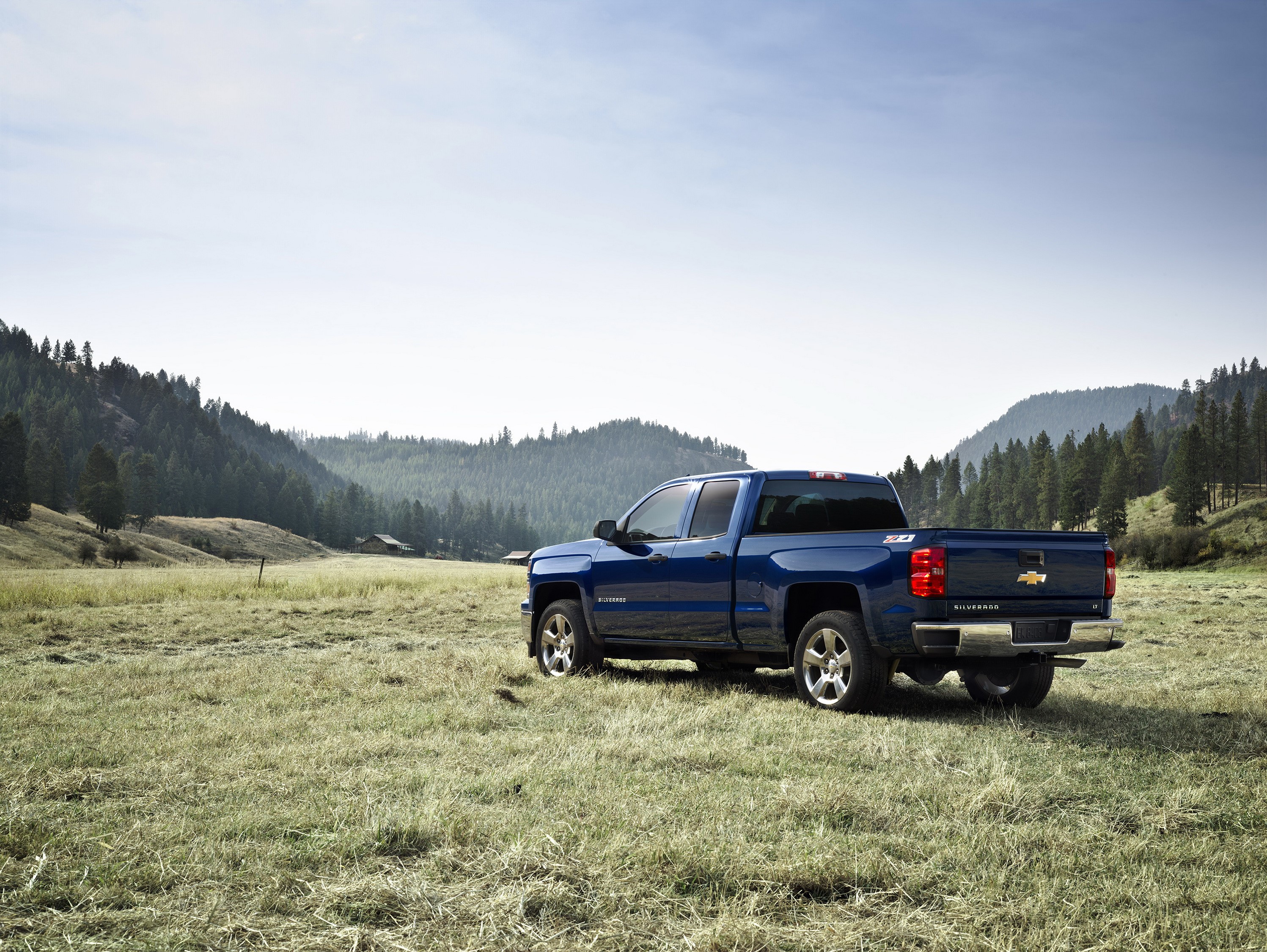 Blue Chevrolet Silverado LT Z71 in a grassy field HD Wallpaper