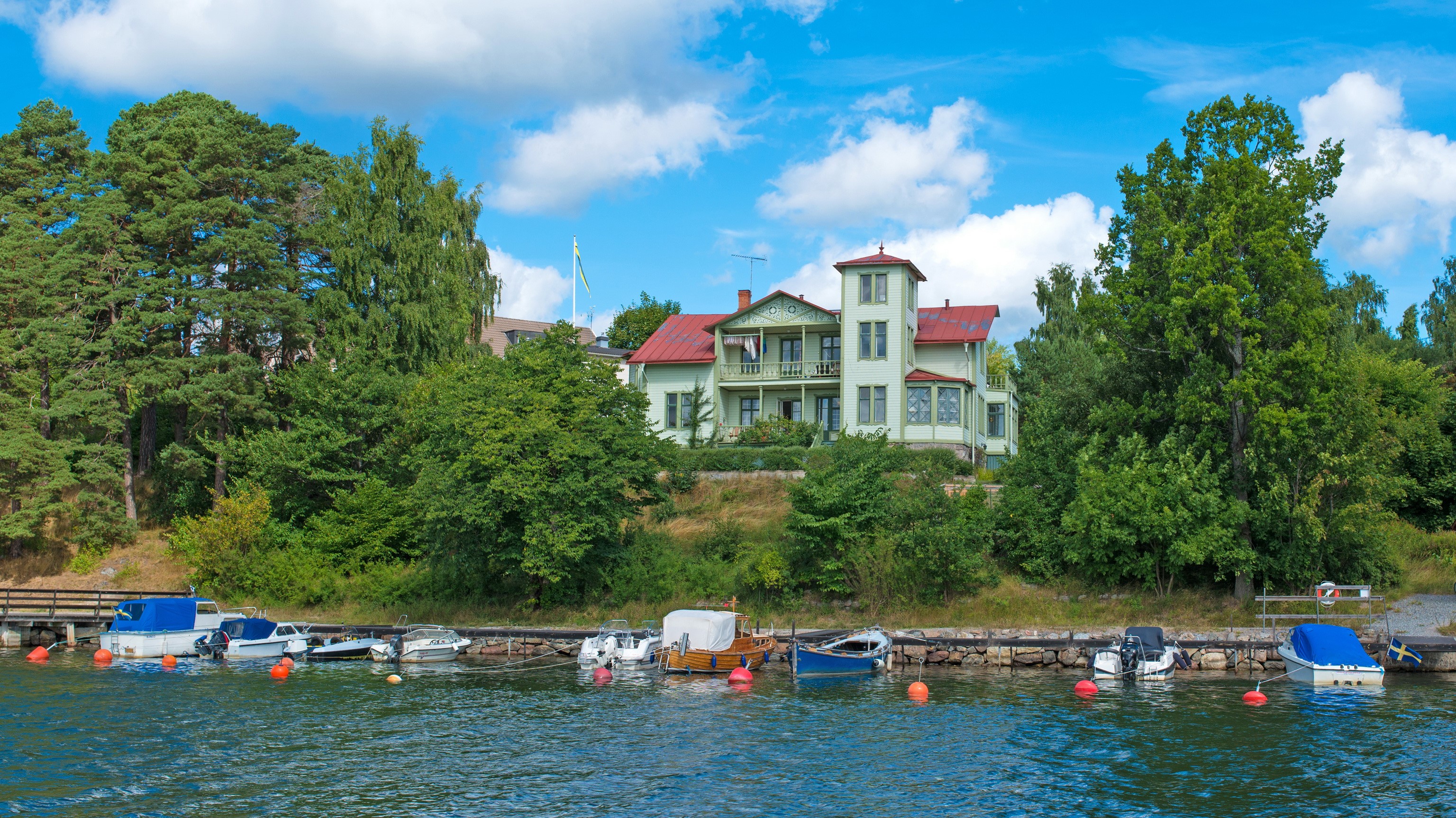 House and boats in Vaxholm, Sweden HD Wallpaper