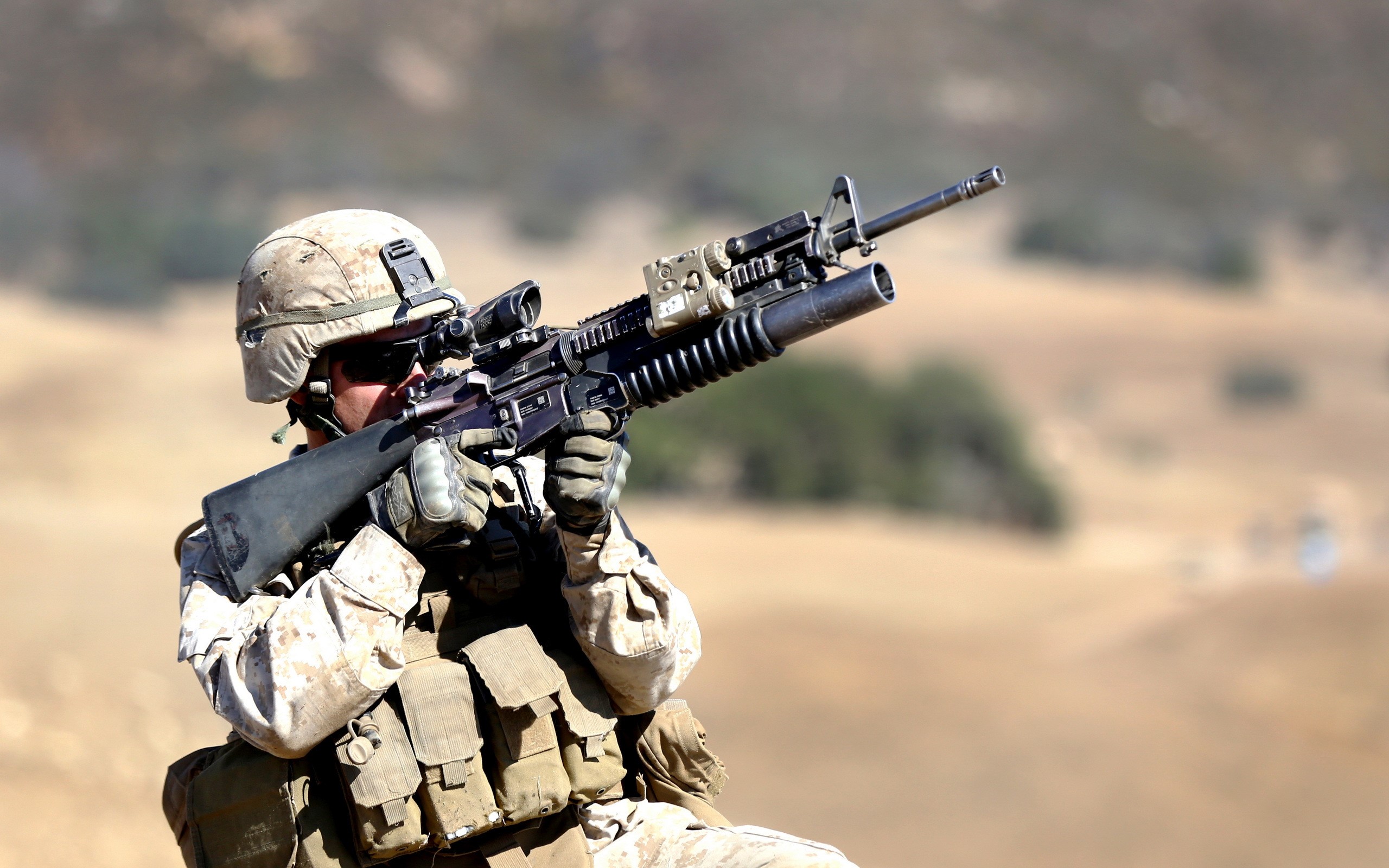 Soldier aiming an assault rifle with grenade launcher HD Wallpaper