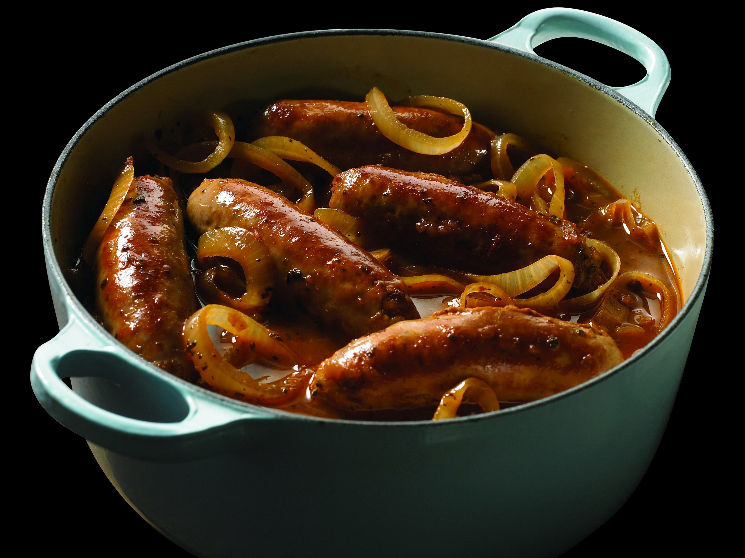Sausages and onions in a pot HD Wallpaper