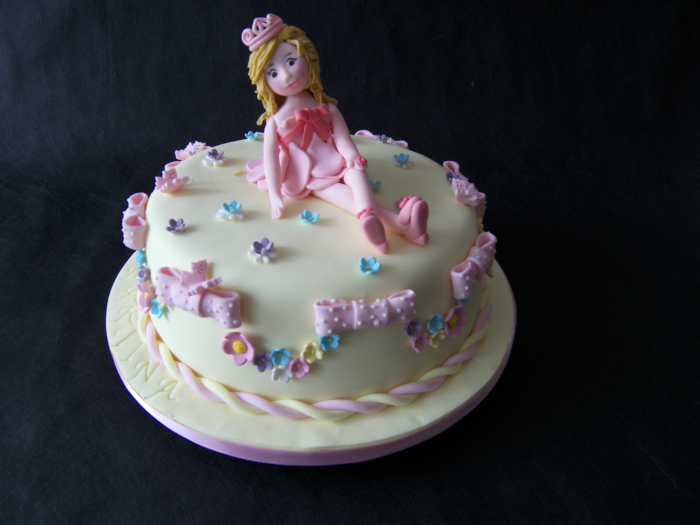 Princess cake with fondant figure and decorations HD Wallpaper
