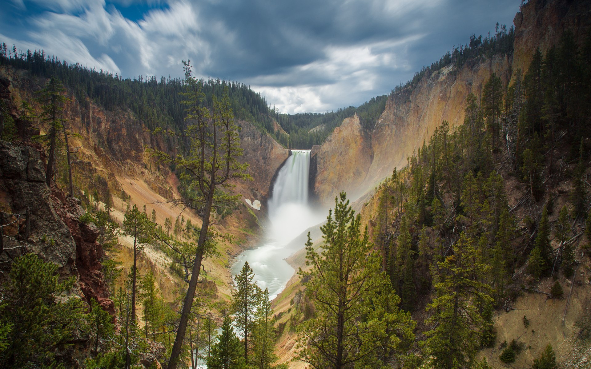 Lower Falls of the Yellowstone River in Yellowstone National Park HD Wallpaper