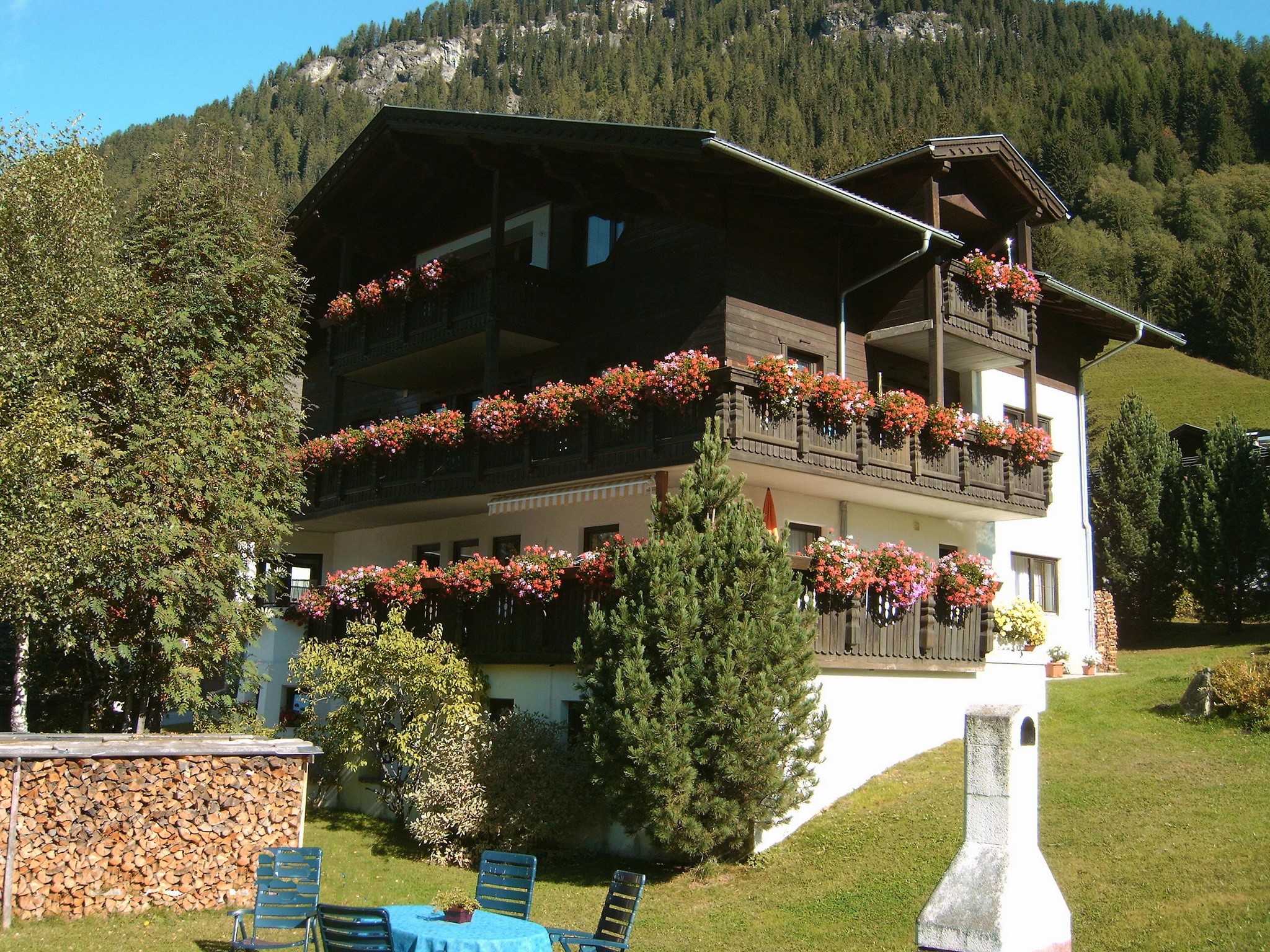 House in Sankt Jakob in Defereggen, Austria HD Wallpaper