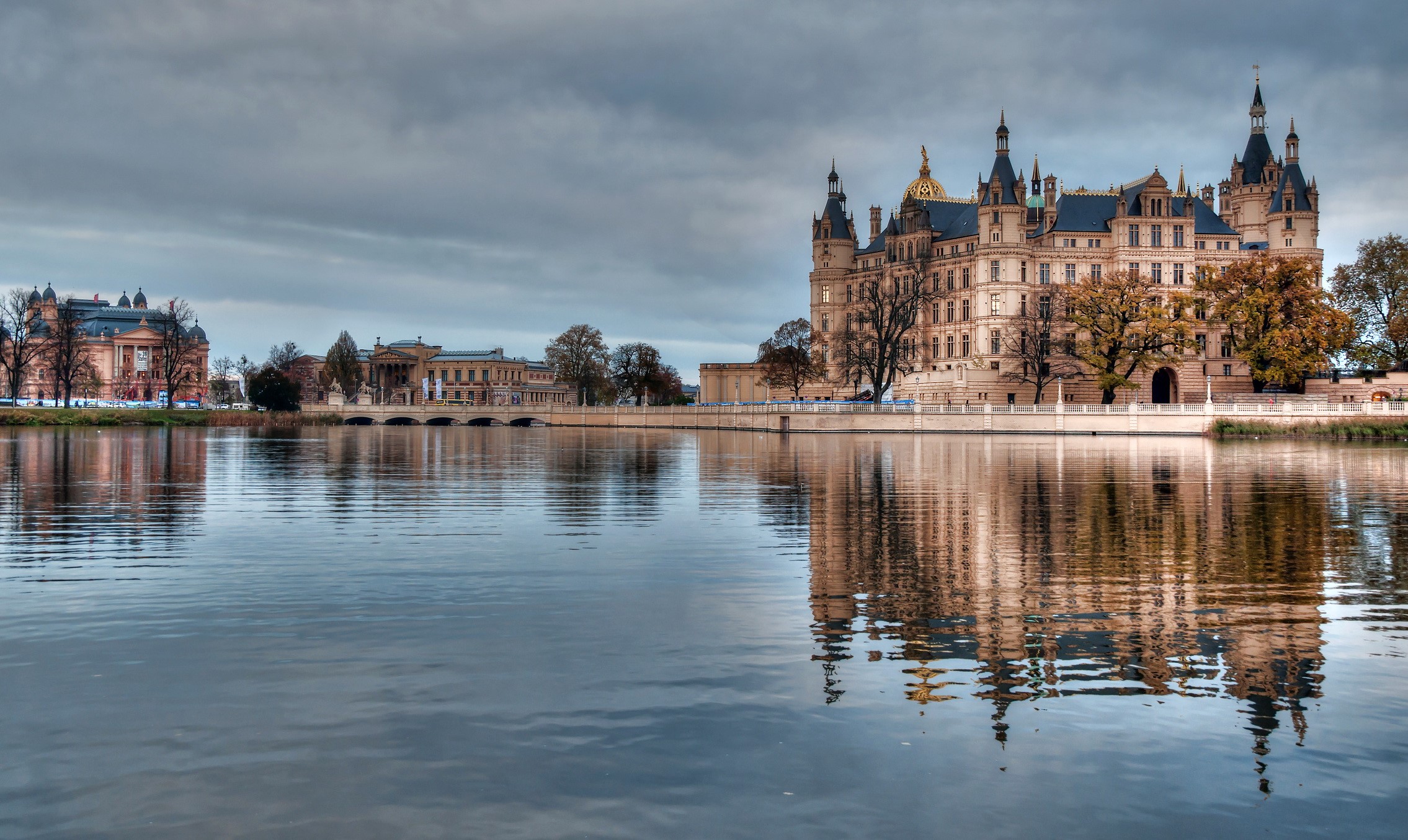 Schwerin Castle reflected in the water under a cloudy sky HD Wallpaper