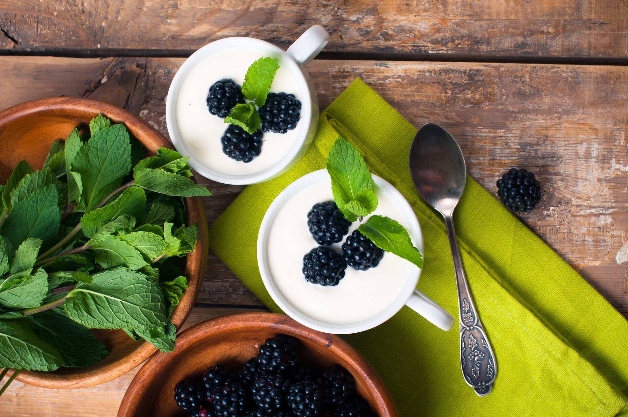 Dessert cups with blackberries and mint leaves HD Wallpaper