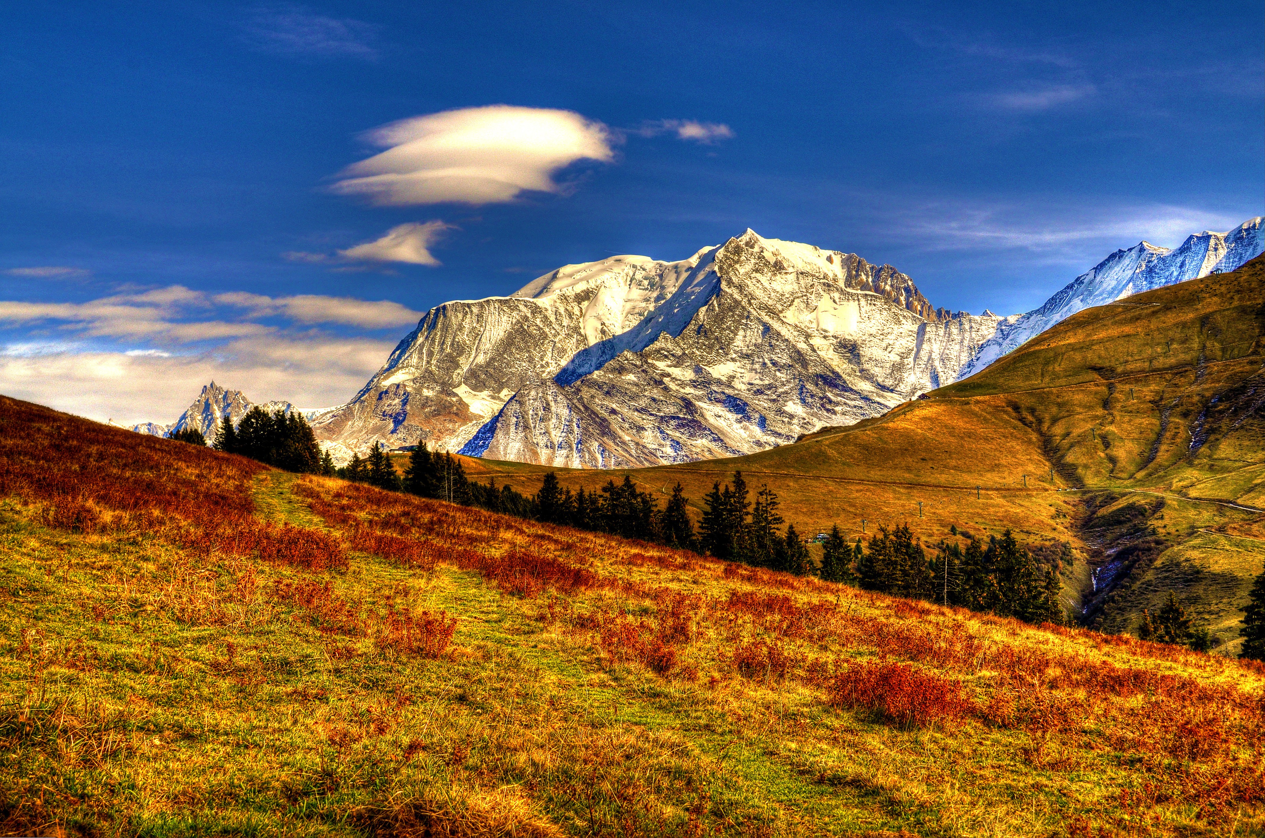 4K Mountains Grasslands Scenery HD Wallpaper