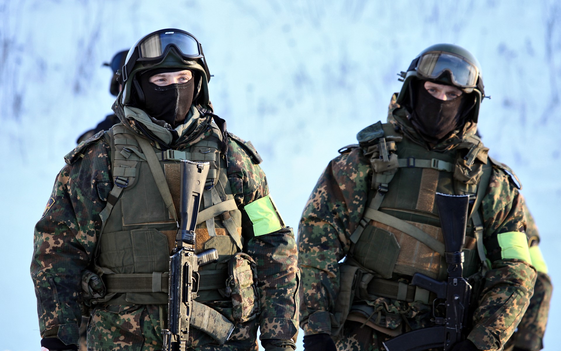 Two soldiers in camouflage uniforms and helmets HD Wallpaper
