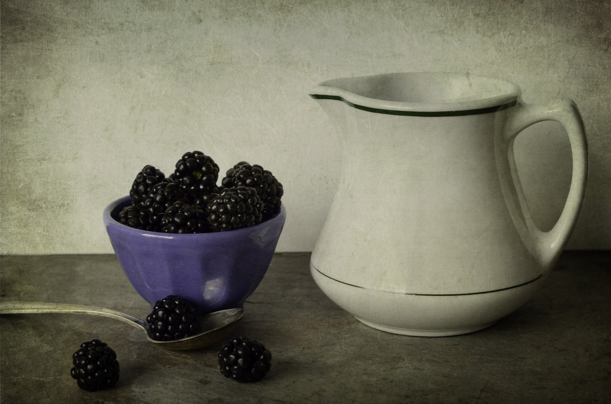 Blackberries in a bowl with a pitcher HD Wallpaper