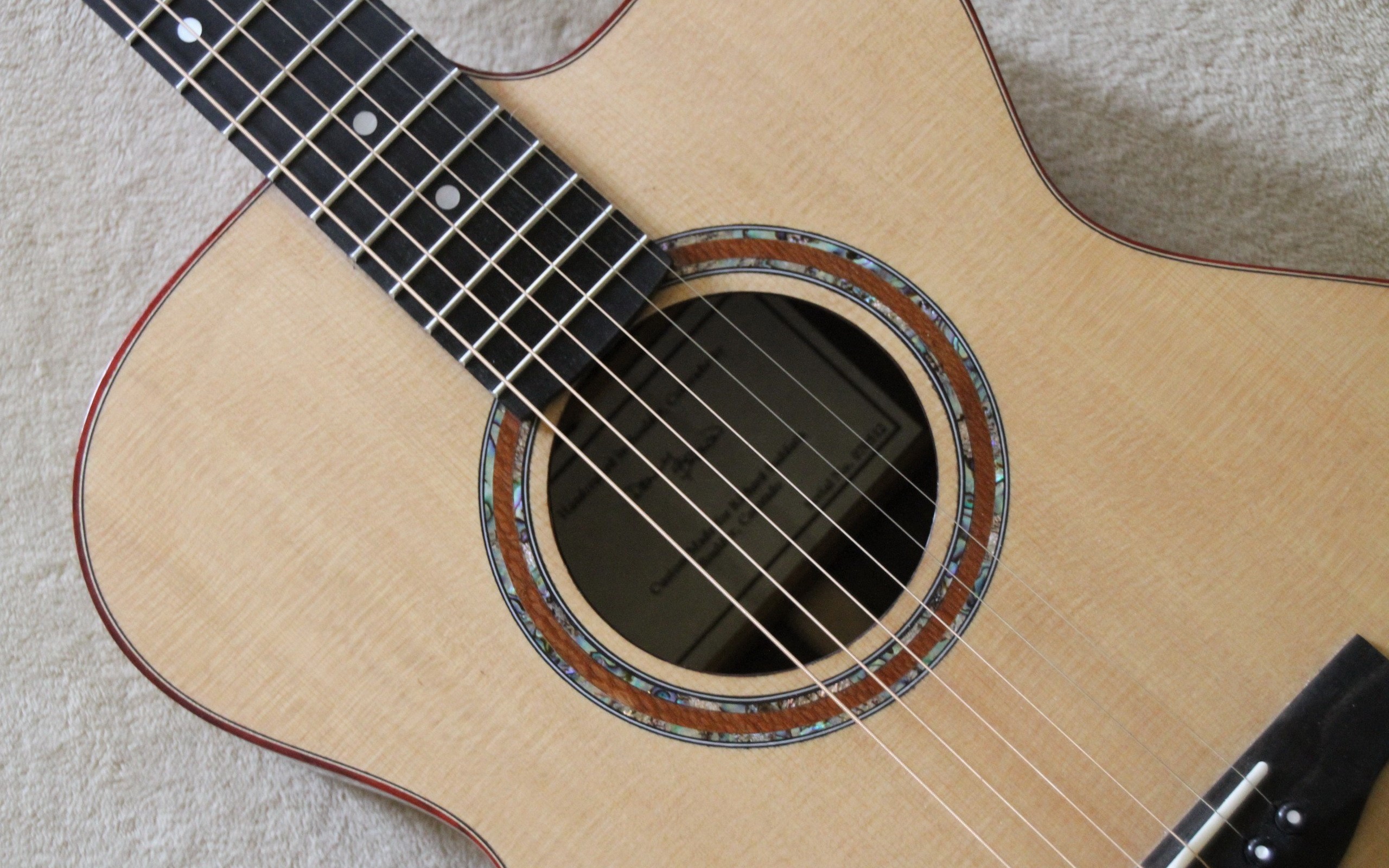 Closeup of an acoustic guitar HD Wallpaper