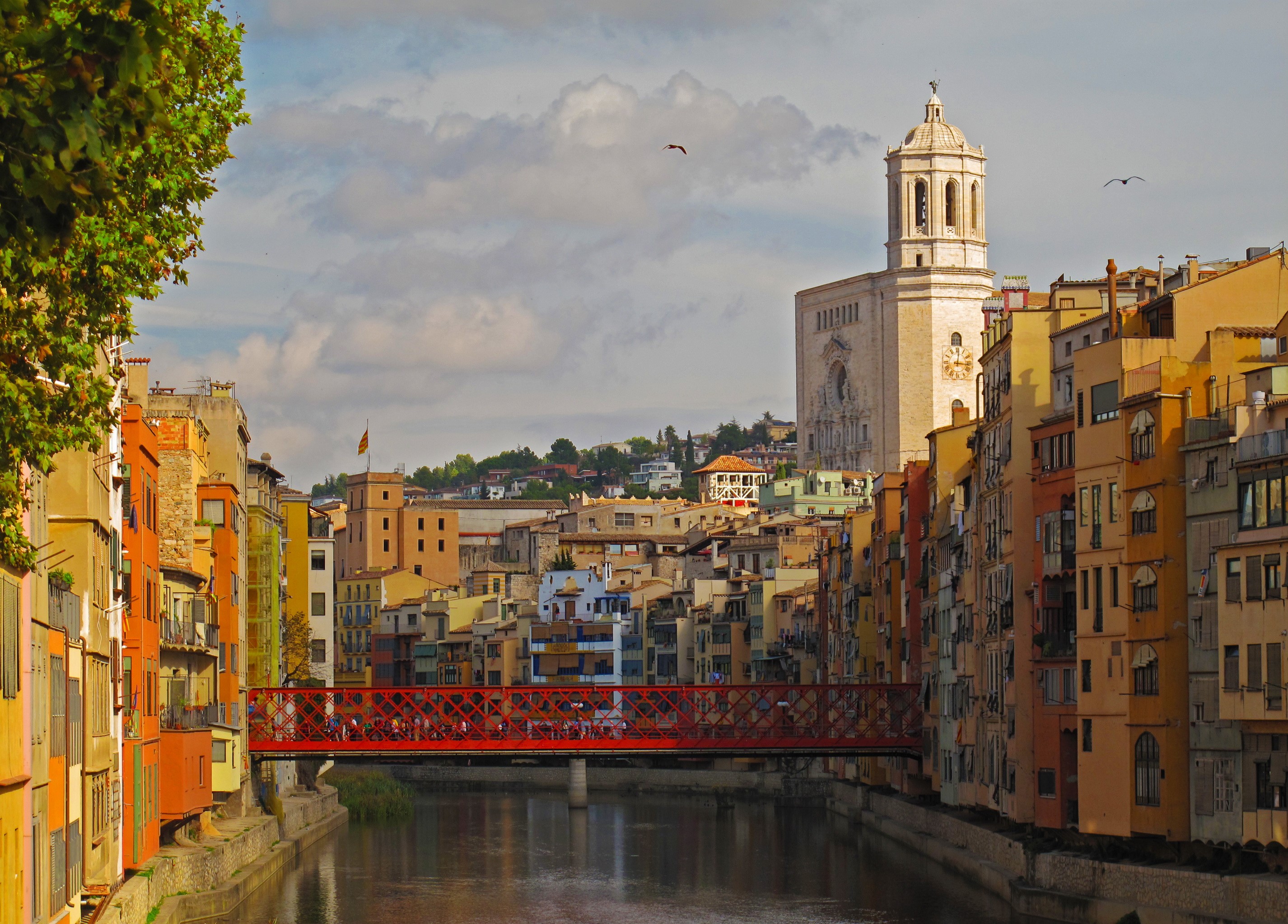 Girona, Spain: Colorful Houses and Cathedral over Onyar River HD Wallpaper