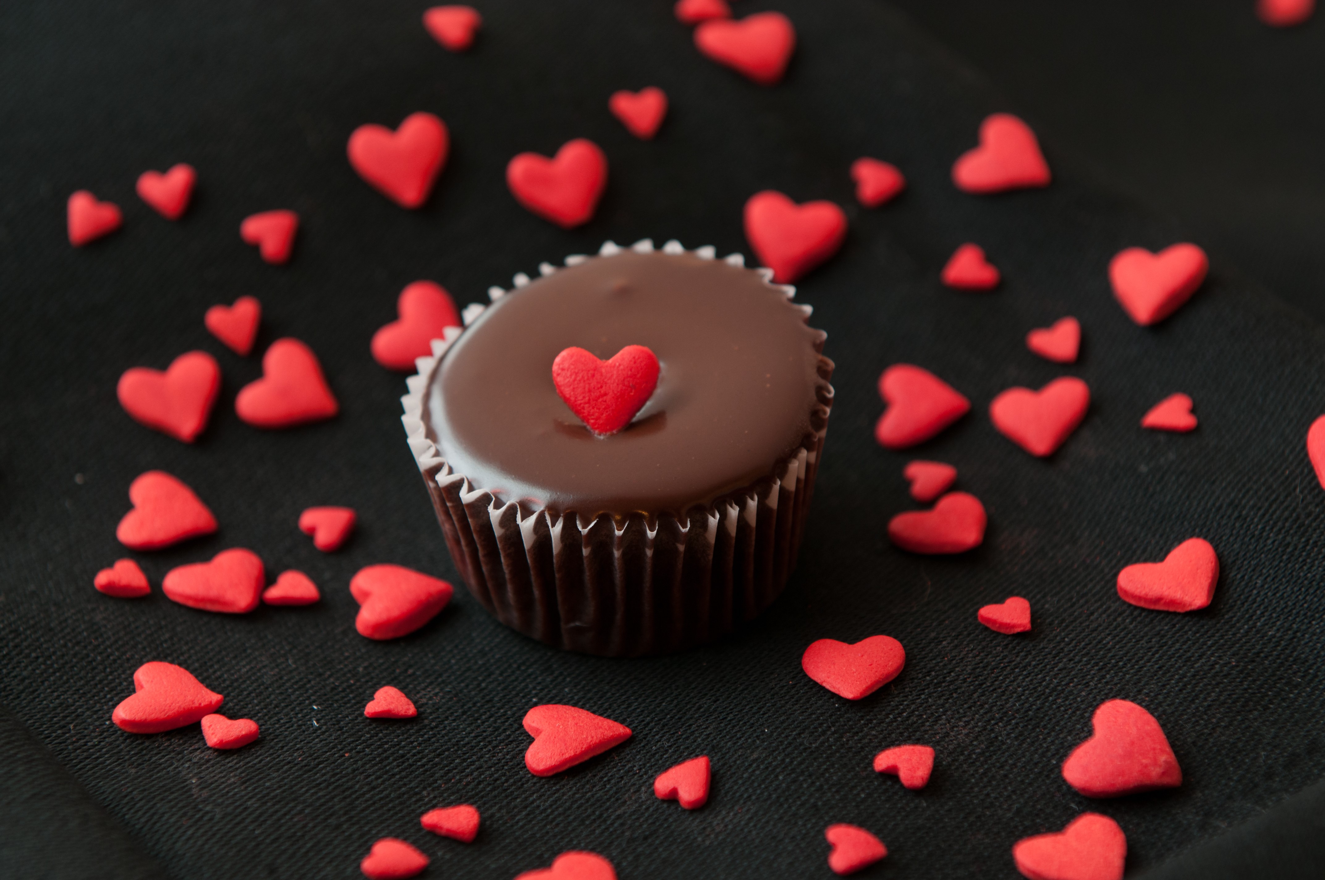 Chocolate cupcake with red heart sprinkles HD Wallpaper