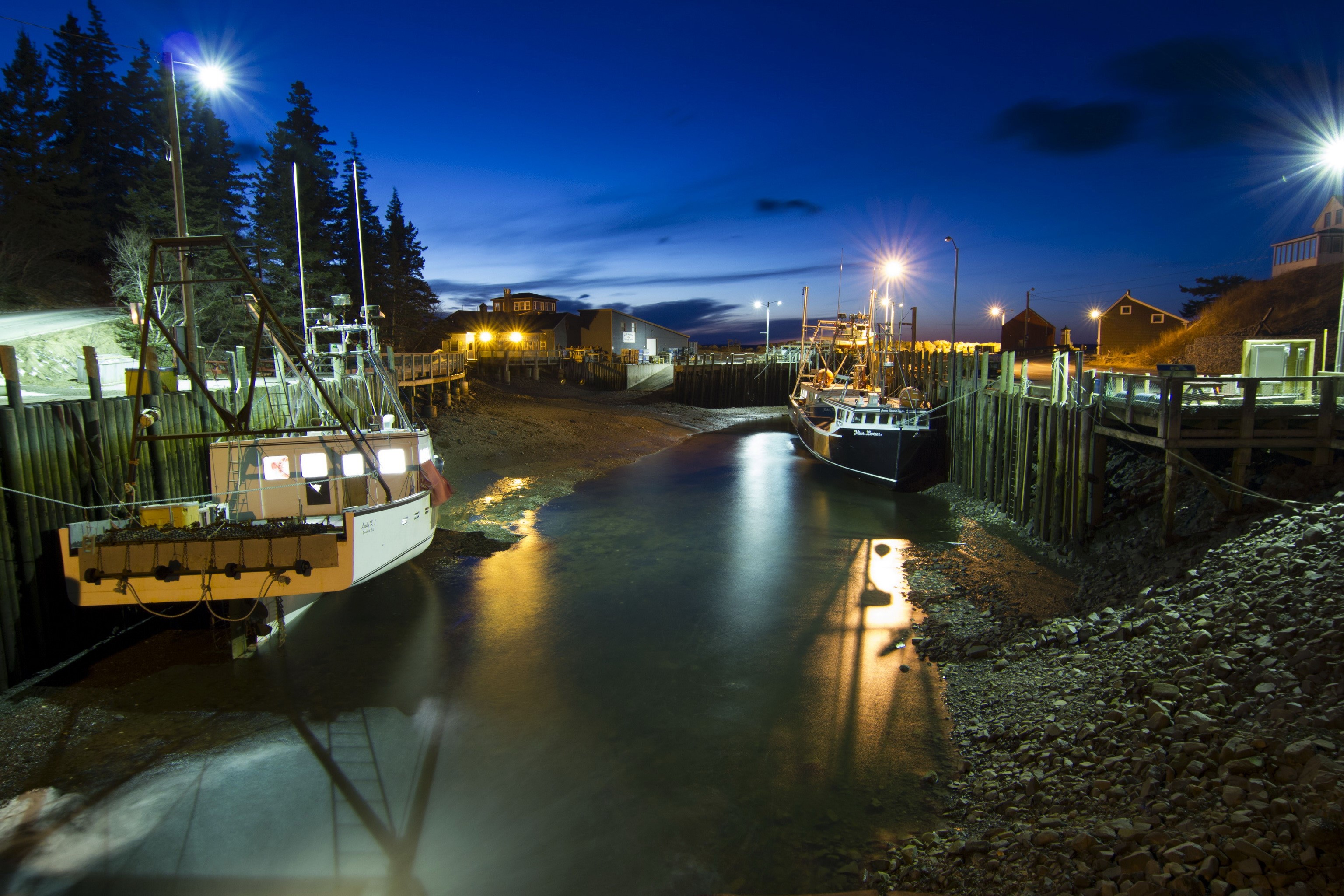 Fishing boats docked at Halls Harbour, Canada at night HD Wallpaper