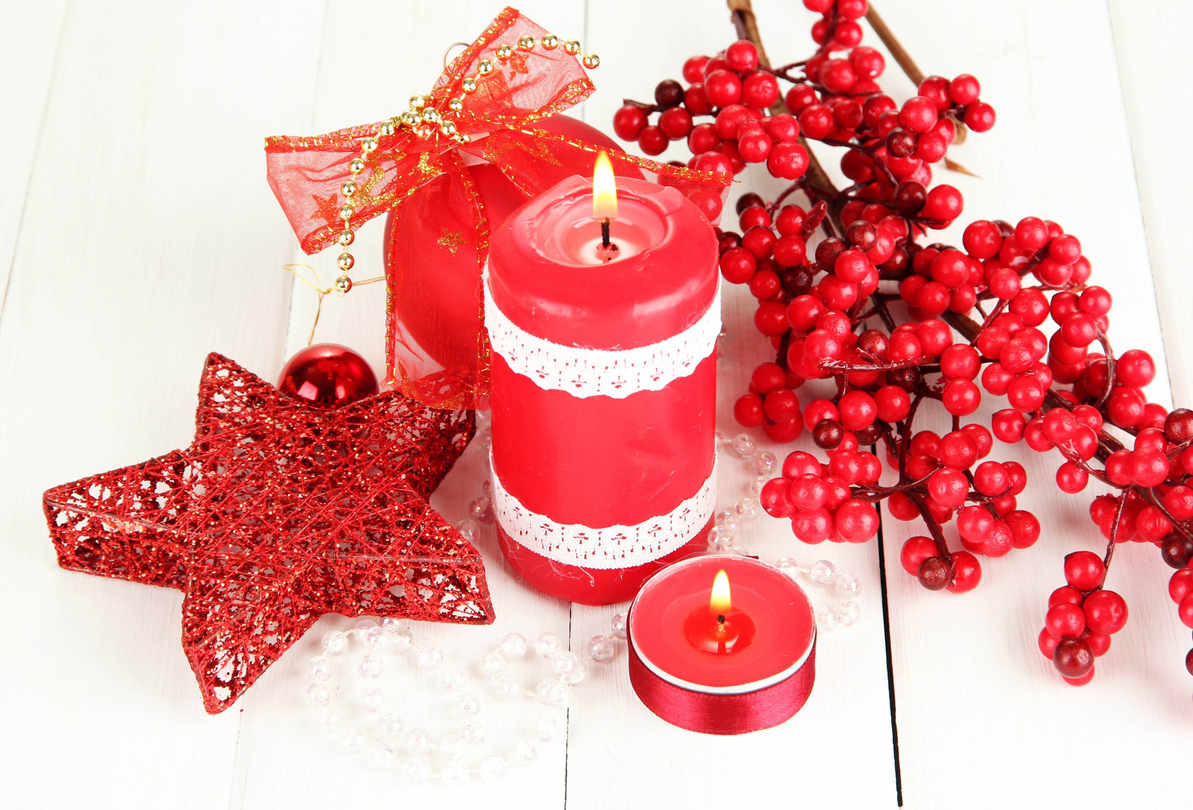 Christmas Candles and Berries HD Wallpaper