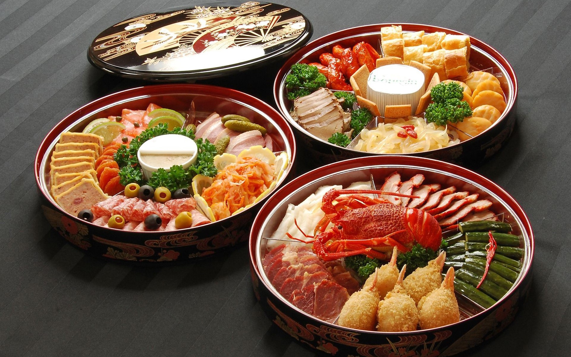Assorted platters with seafood and meats HD Wallpaper