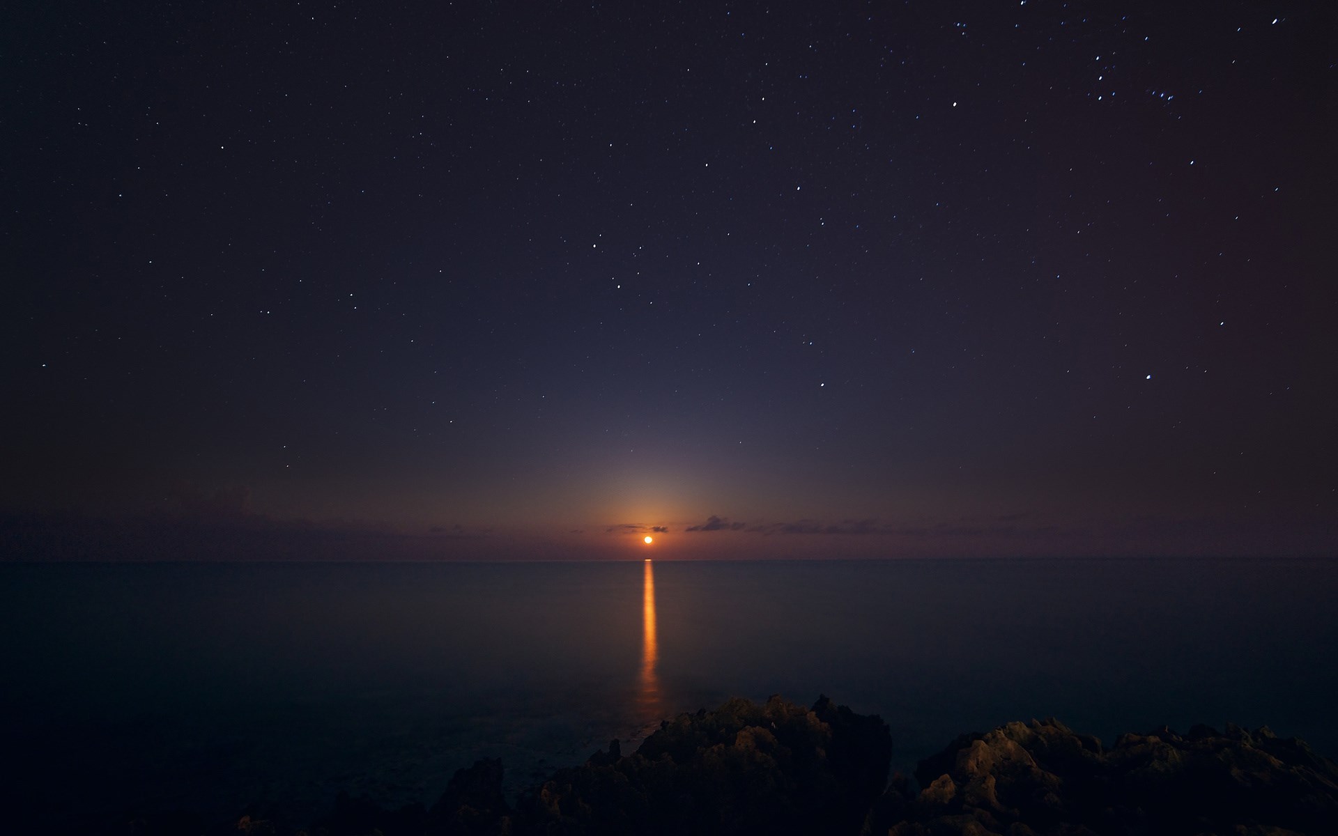 Moonlit ocean under a starry night sky HD Wallpaper