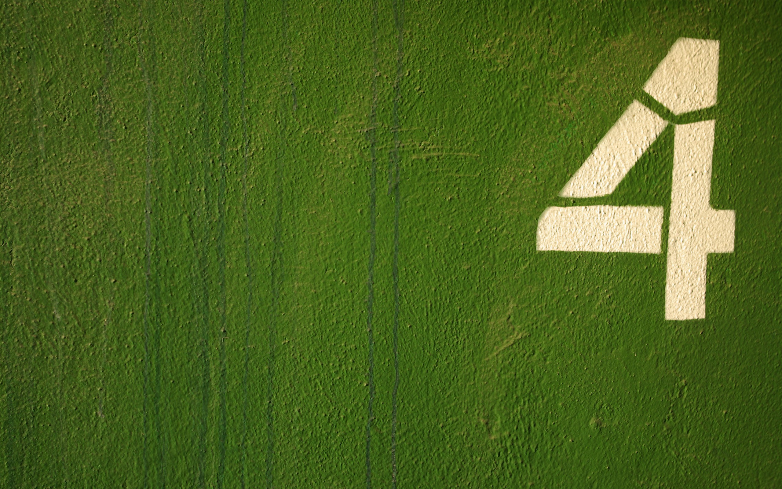 Number 4 painted on a green wall HD Wallpaper