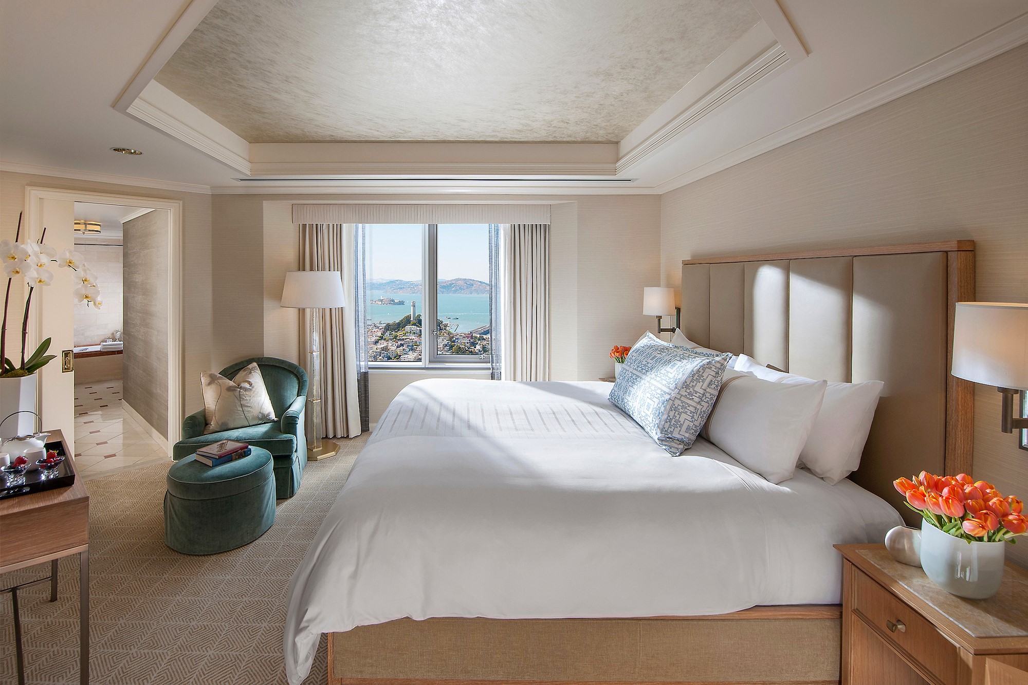 Luxury hotel bedroom with bay view HD Wallpaper