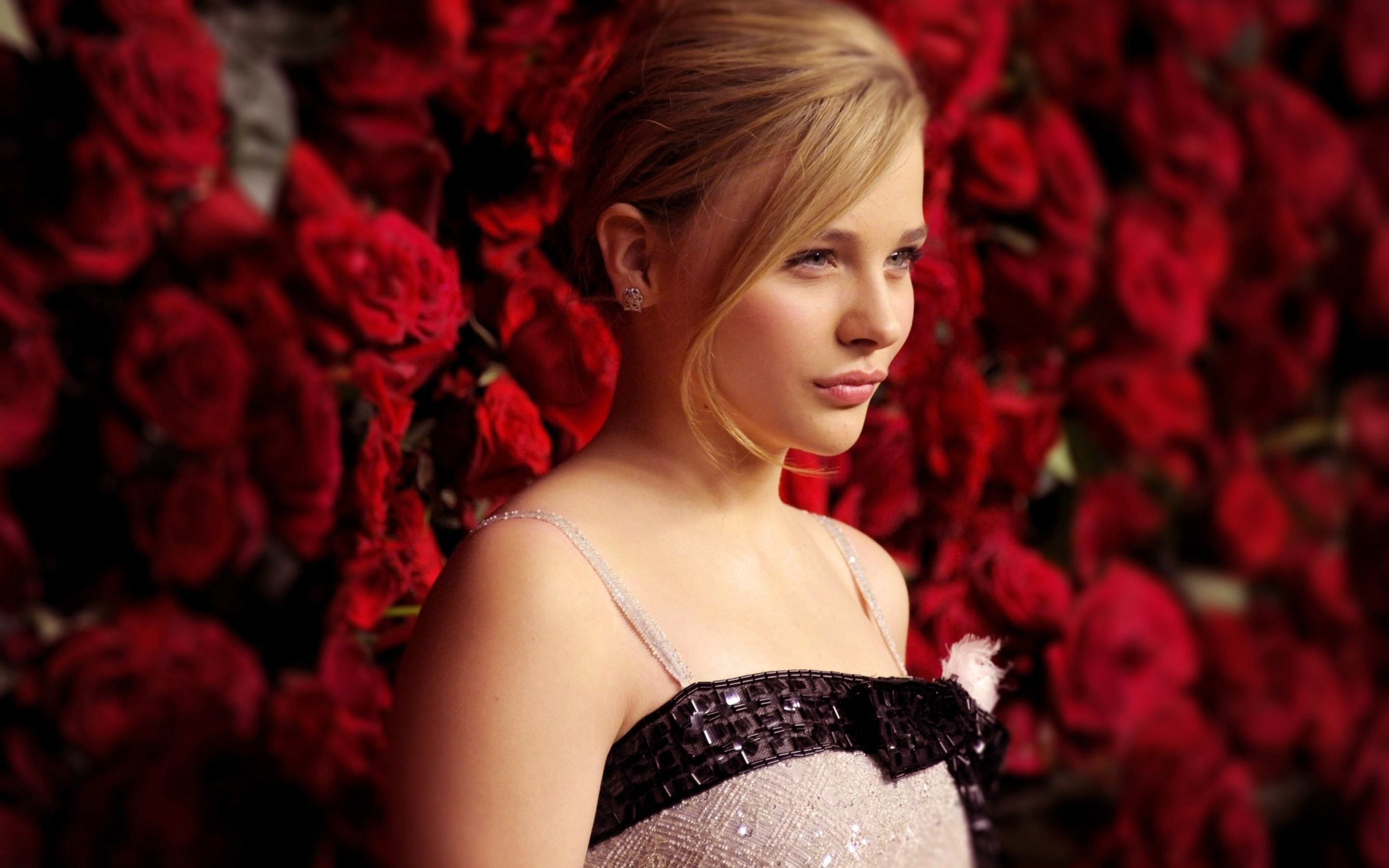 Chloe Grace Moretz HD Wallpaper