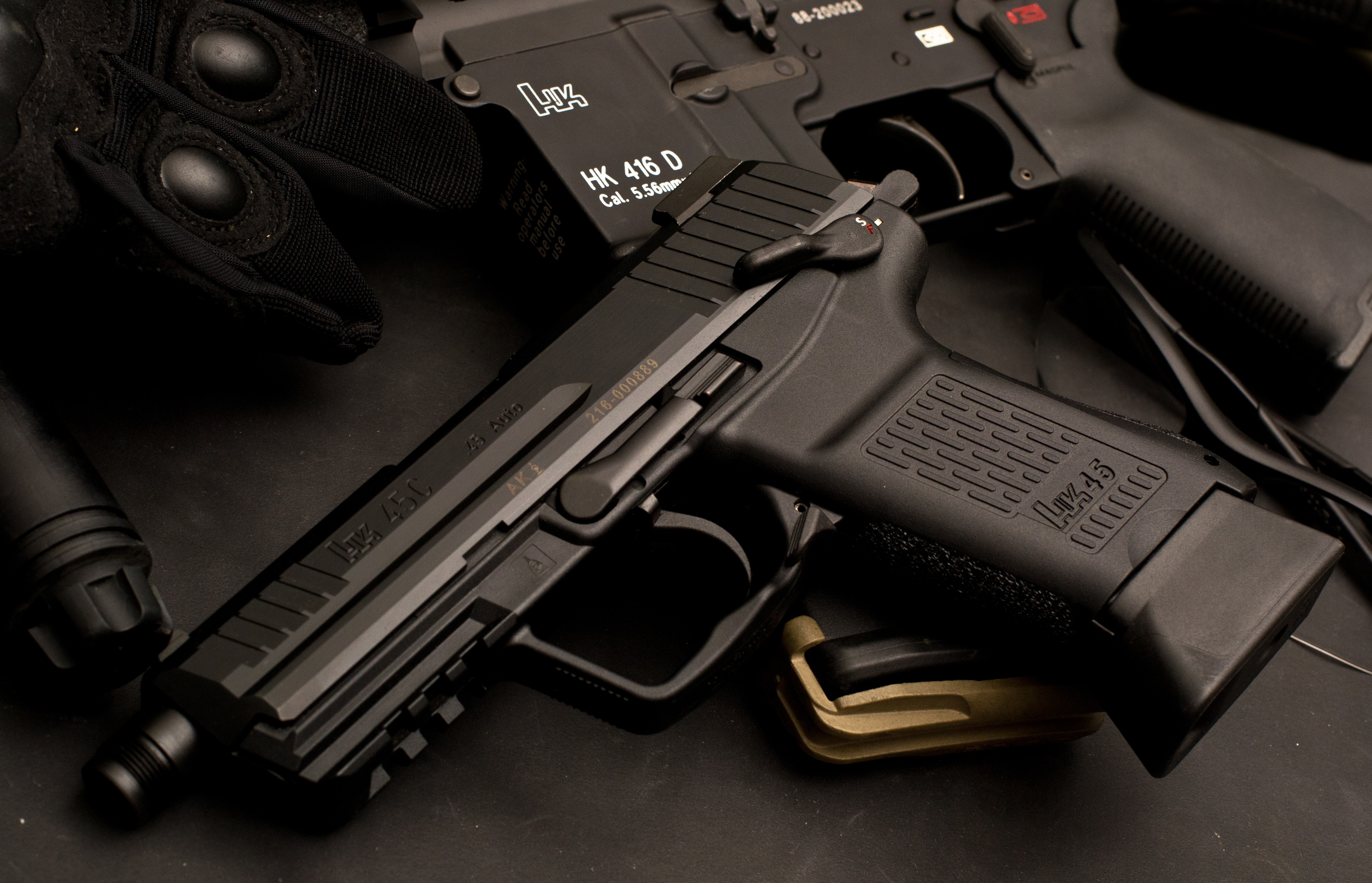 HK45 pistol and HK 416 D rifle HD Wallpaper