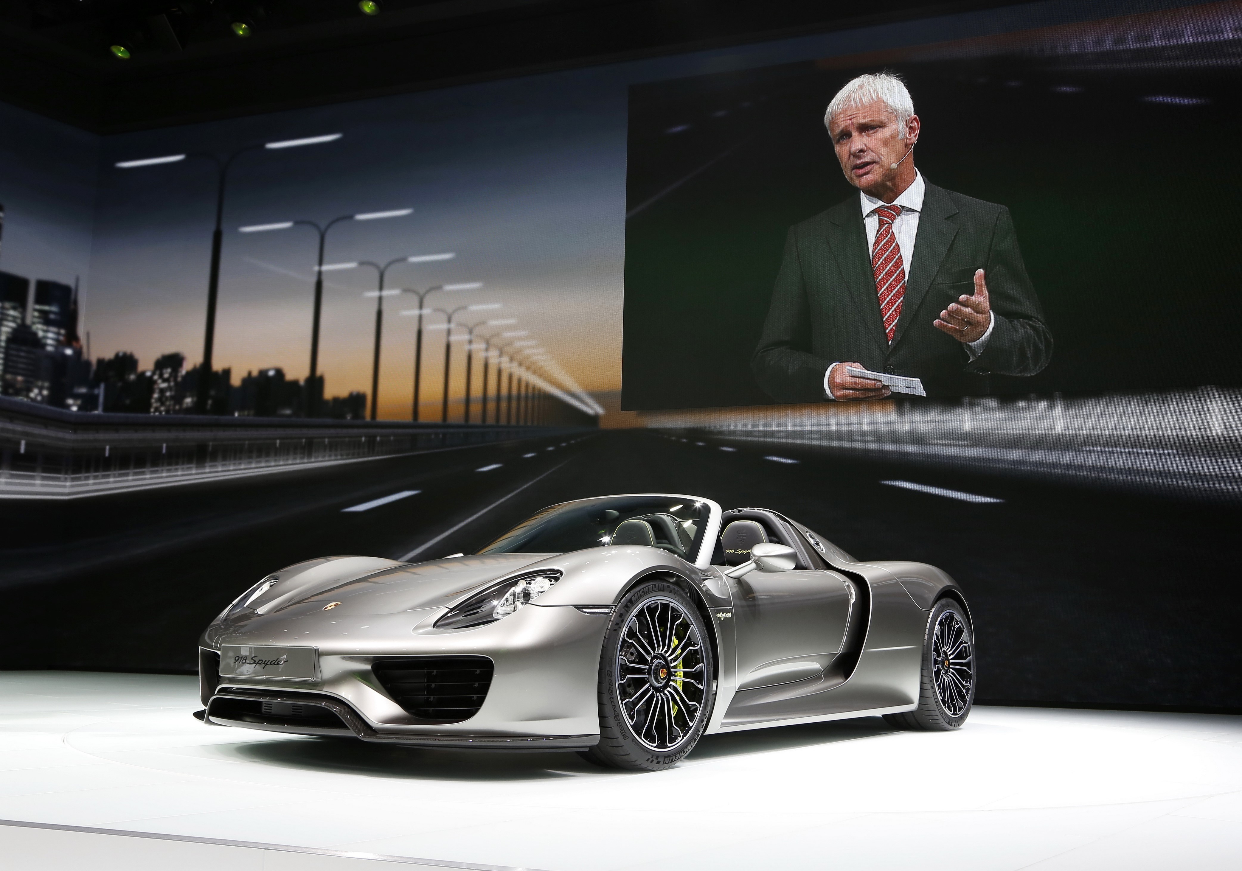 4K 2014 Porsche 918 Spyder presentation HD Wallpaper