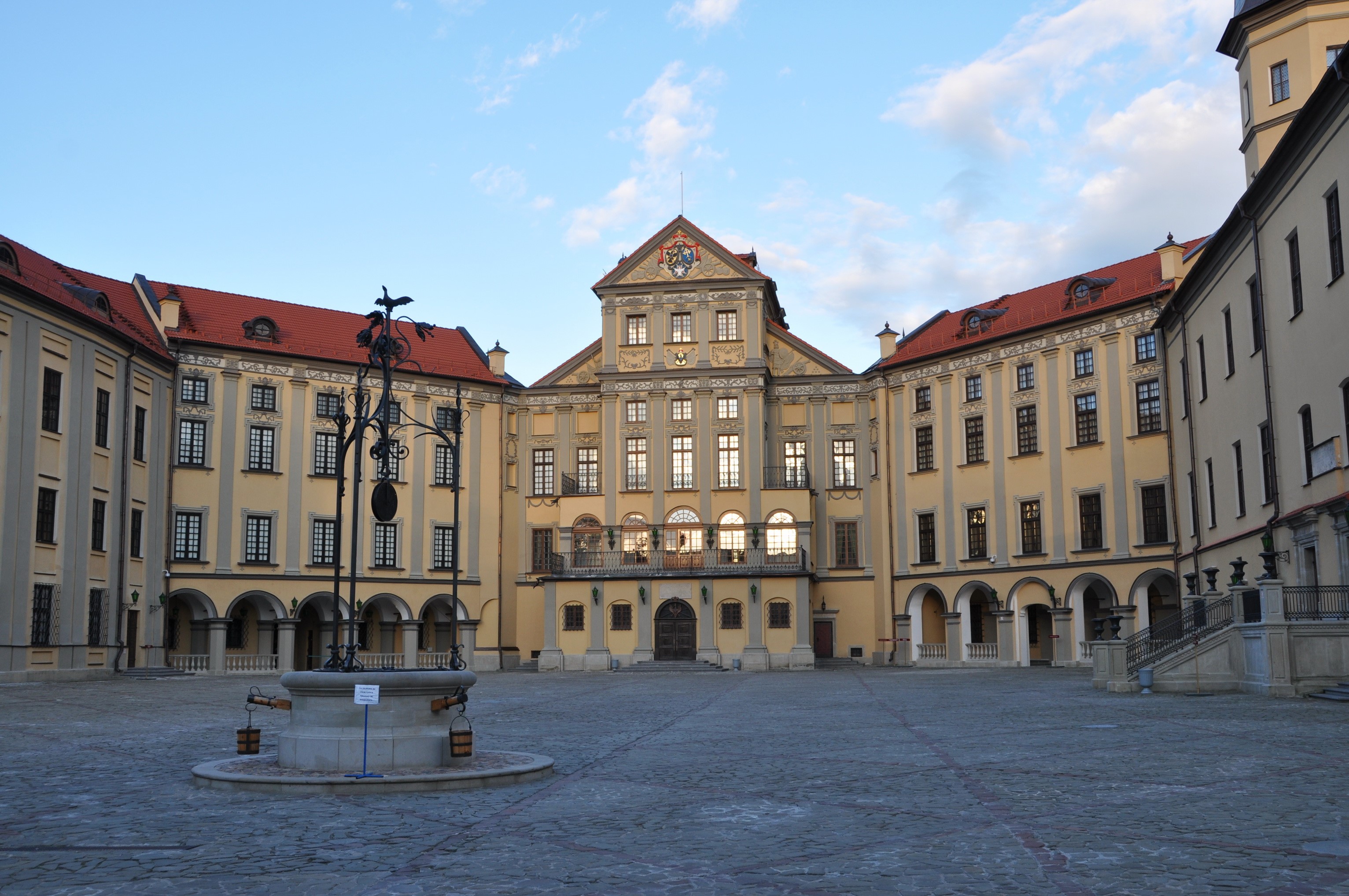 Nesvizh Castle courtyard with a well, Belarus HD Wallpaper
