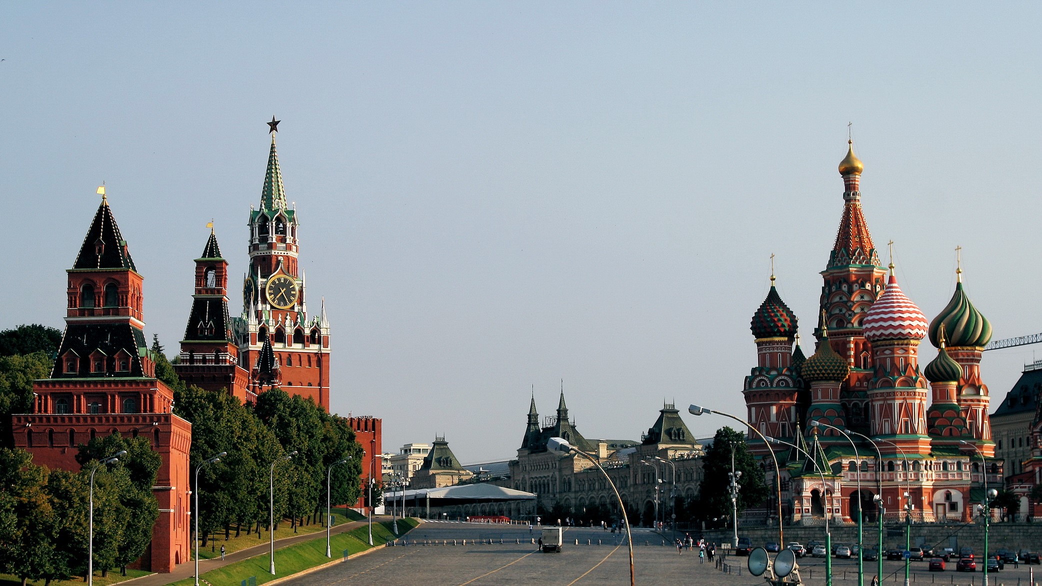 Moscow Kremlin and Saint Basil's Cathedral, Russia HD Wallpaper