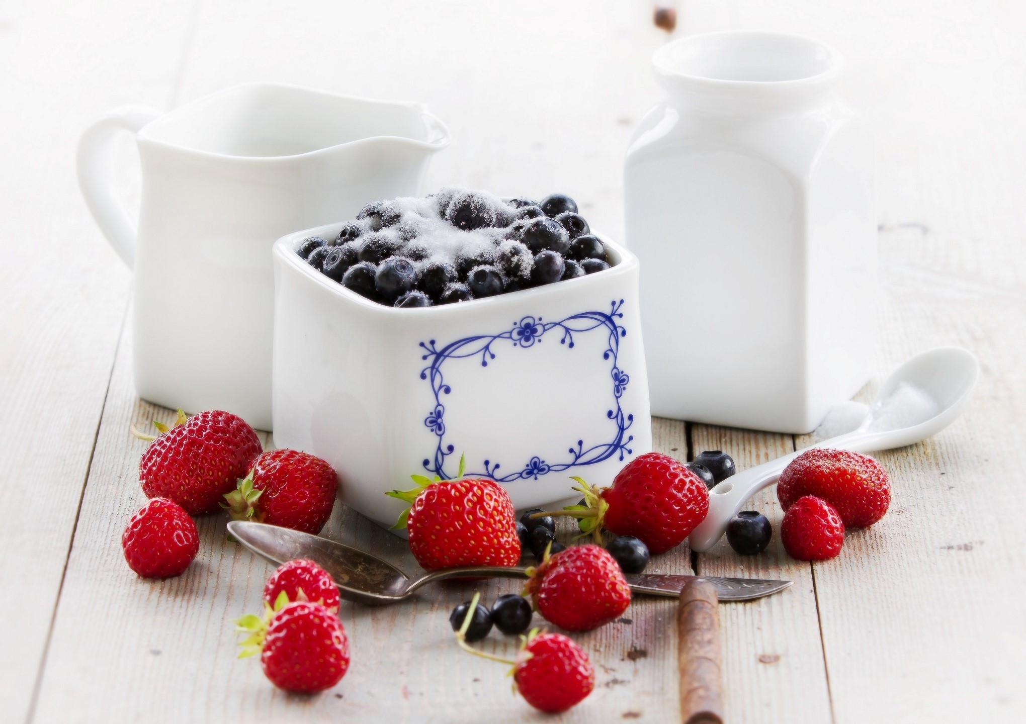 Strawberries and blueberries with sugar and spoons HD Wallpaper