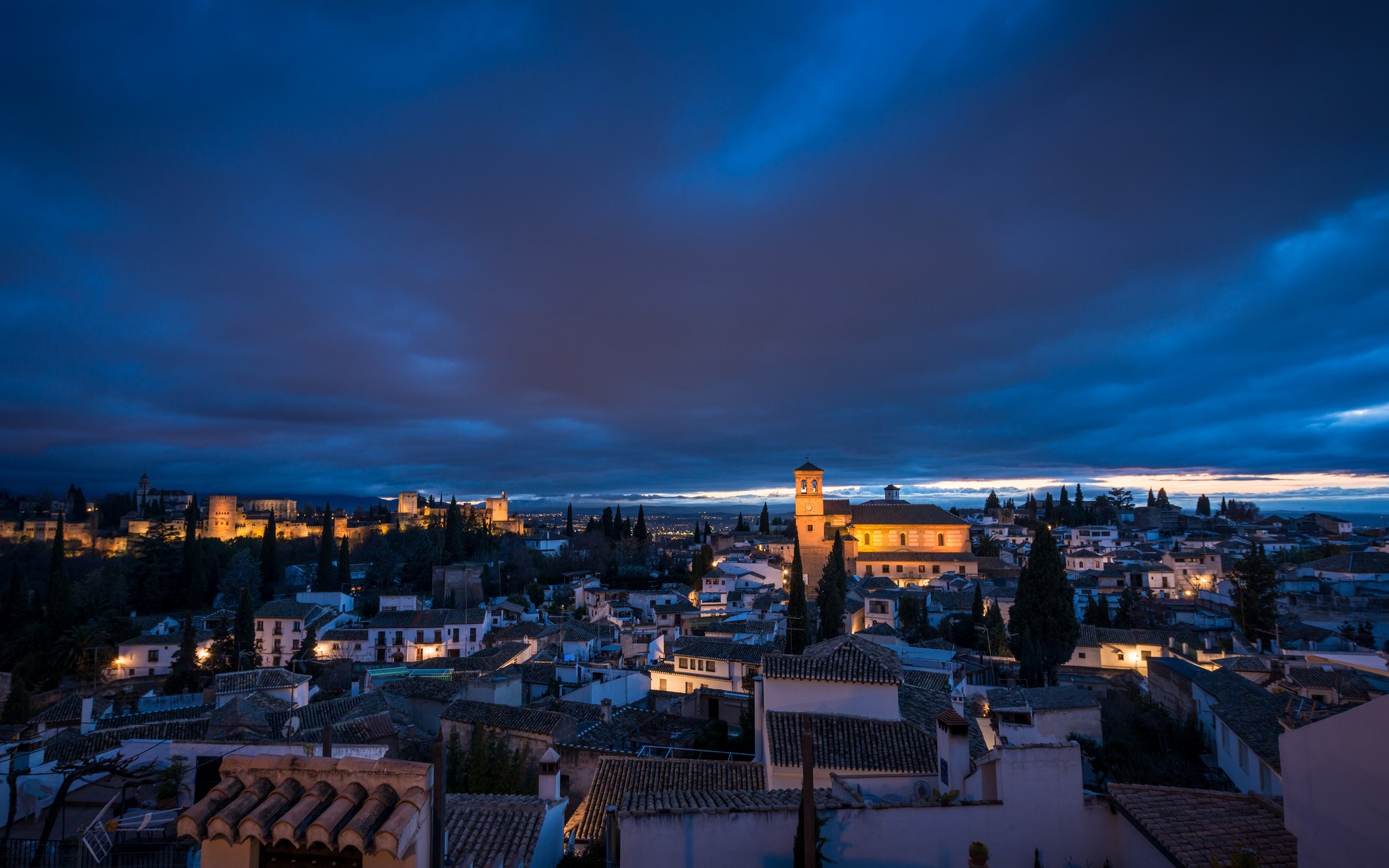 Granada, Spain at Dusk with Alhambra in Background HD Wallpaper