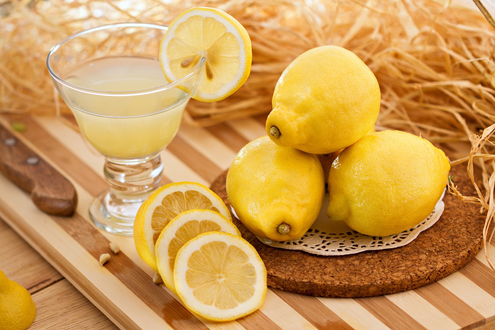 Fresh lemons and lemon juice on a wooden board HD Wallpaper