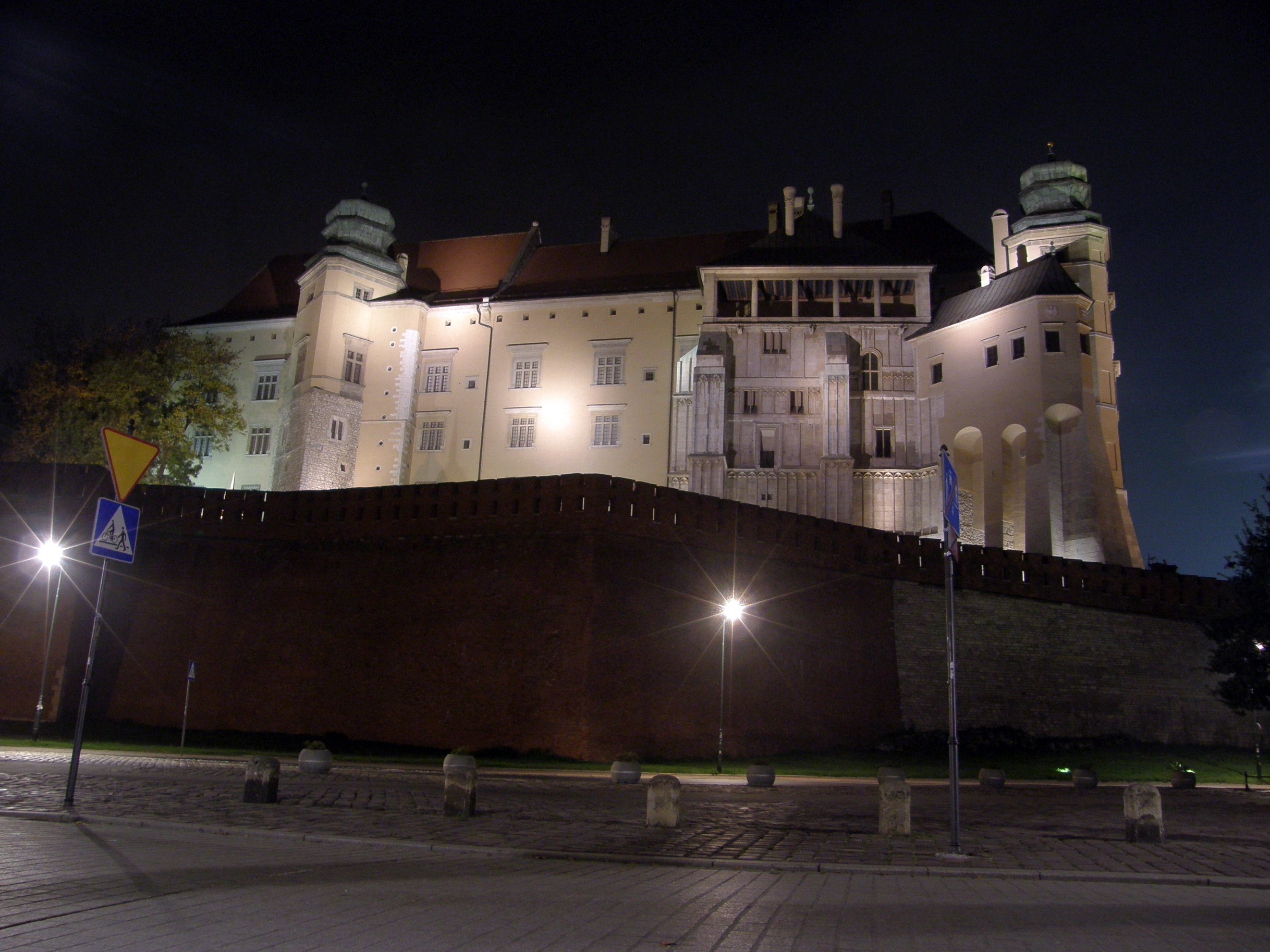 Wawel Castle at night, Krakow, Poland HD Wallpaper