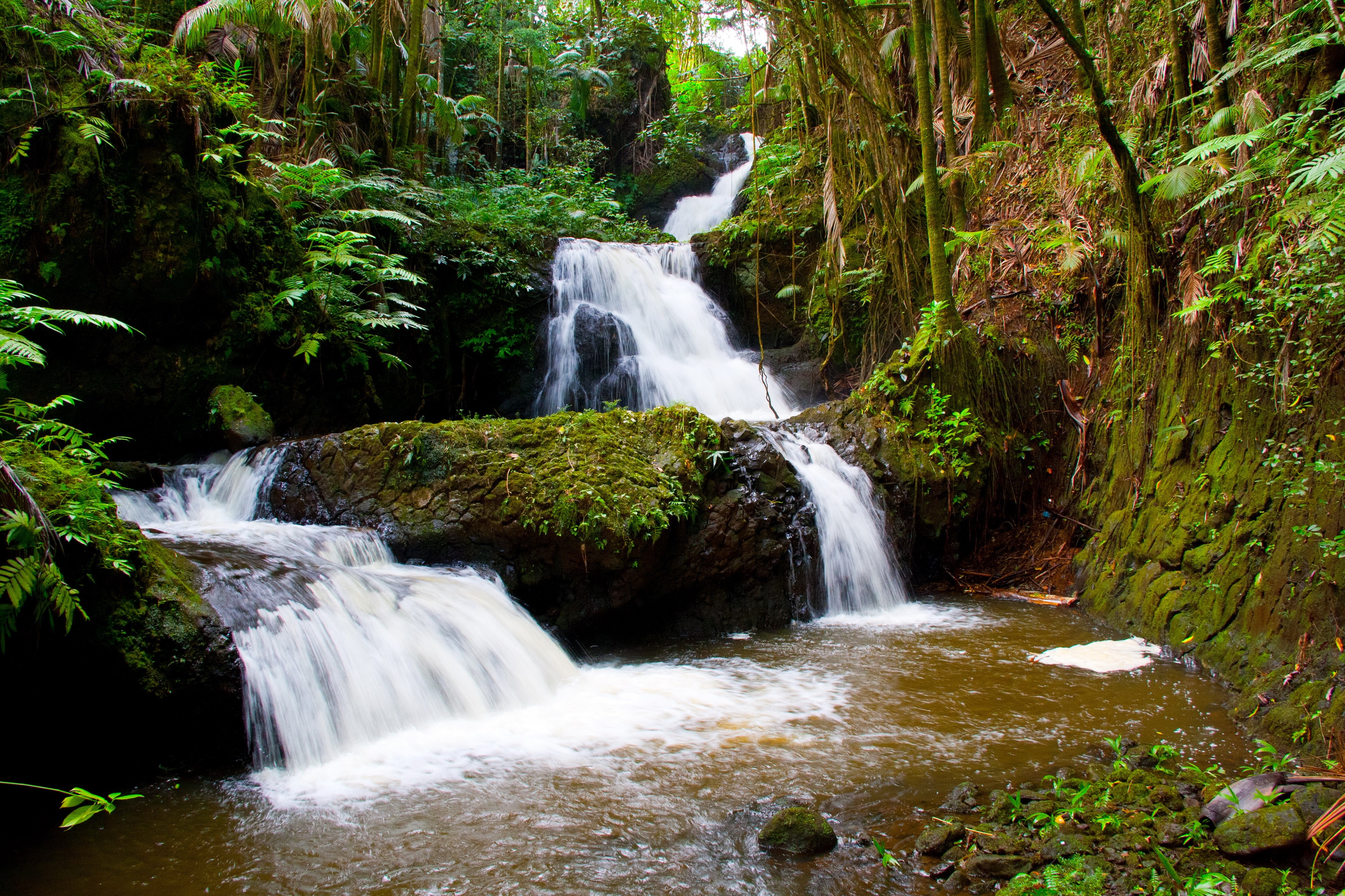 Waterfalls in Hawaii, USA HD Wallpaper