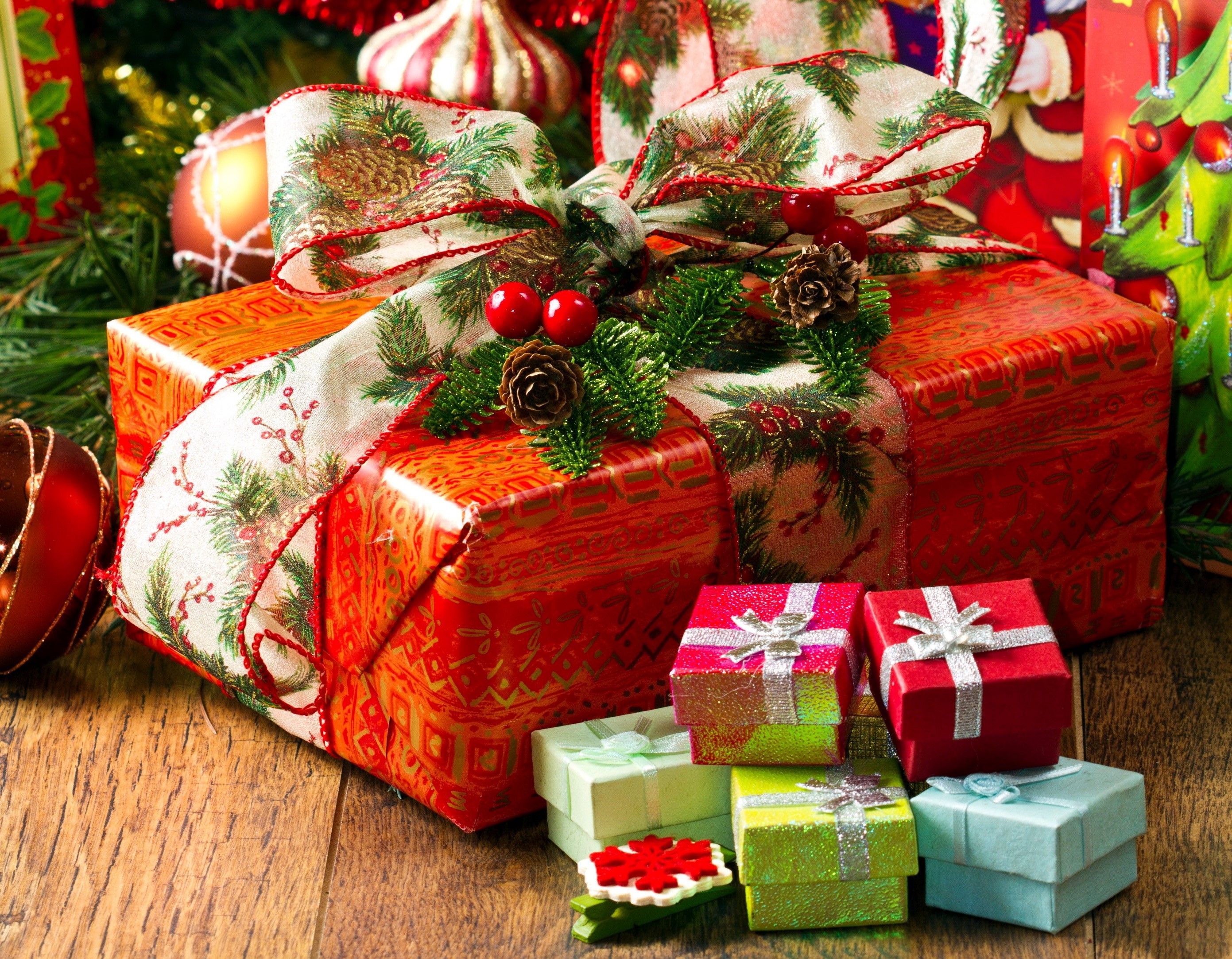 Christmas gifts wrapped in red and gold paper with festive ribbon HD Wallpaper