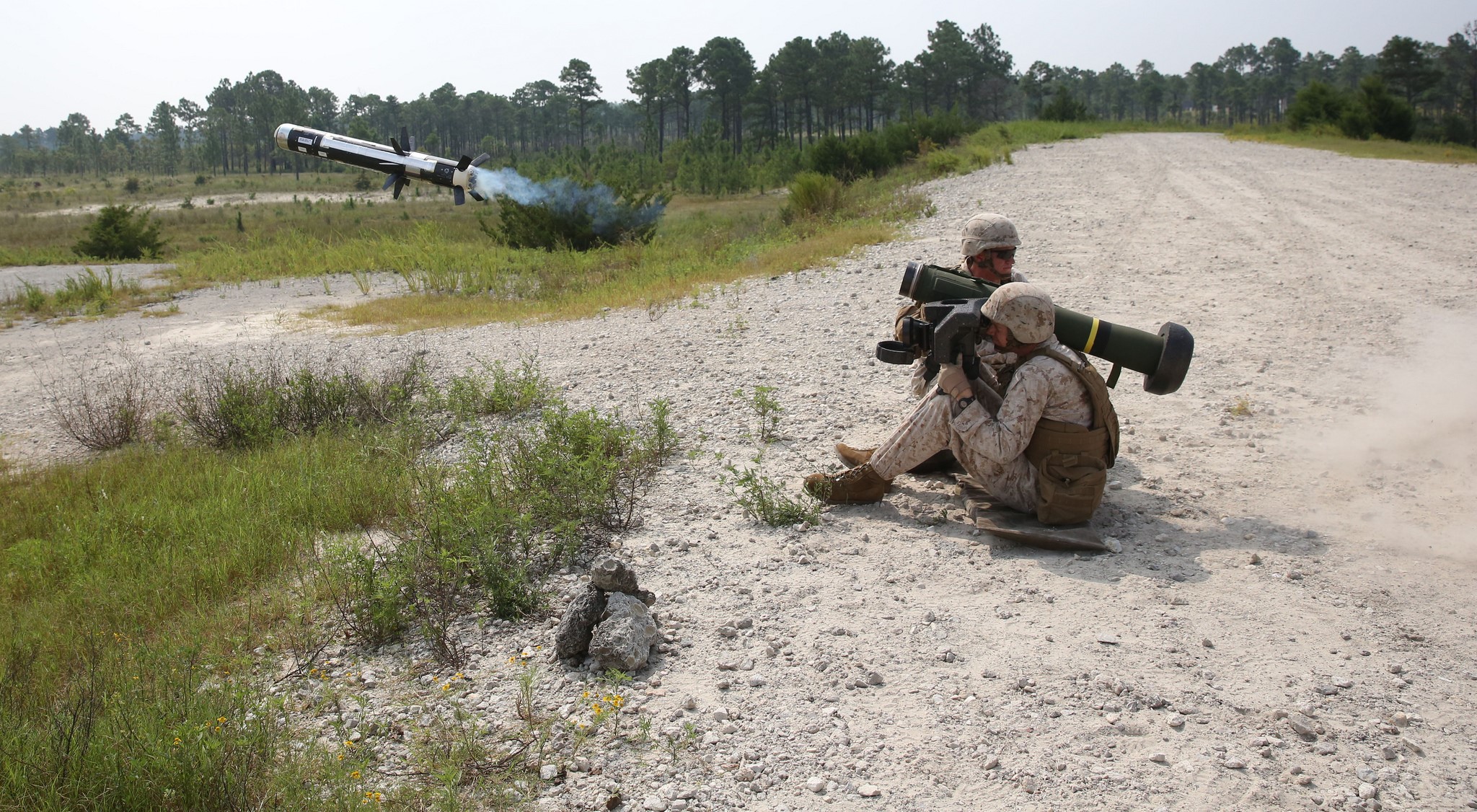 Soldiers firing a missile launcher HD Wallpaper