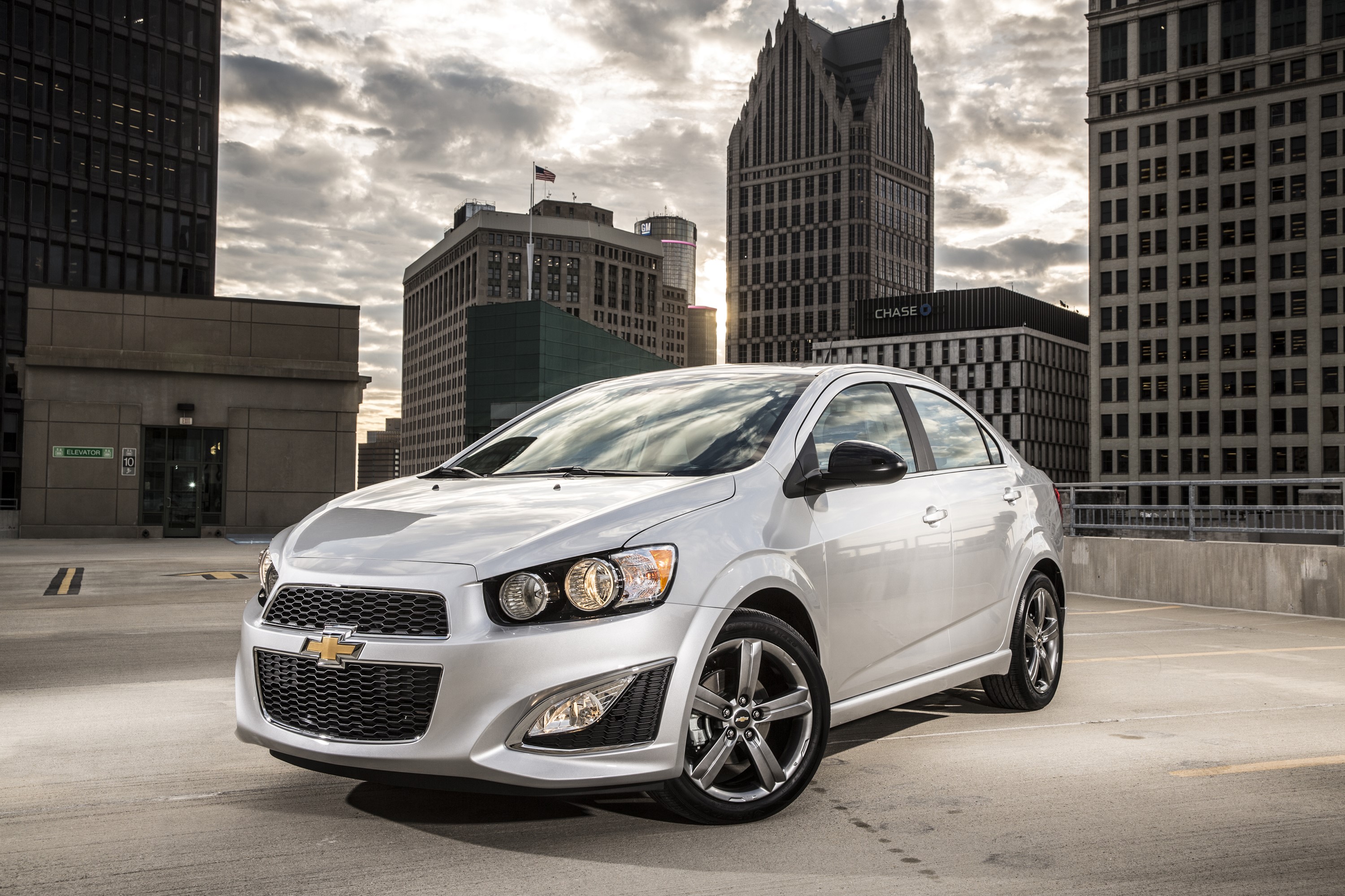 2014 Chevrolet Sonic RS sedan in Detroit HD Wallpaper
