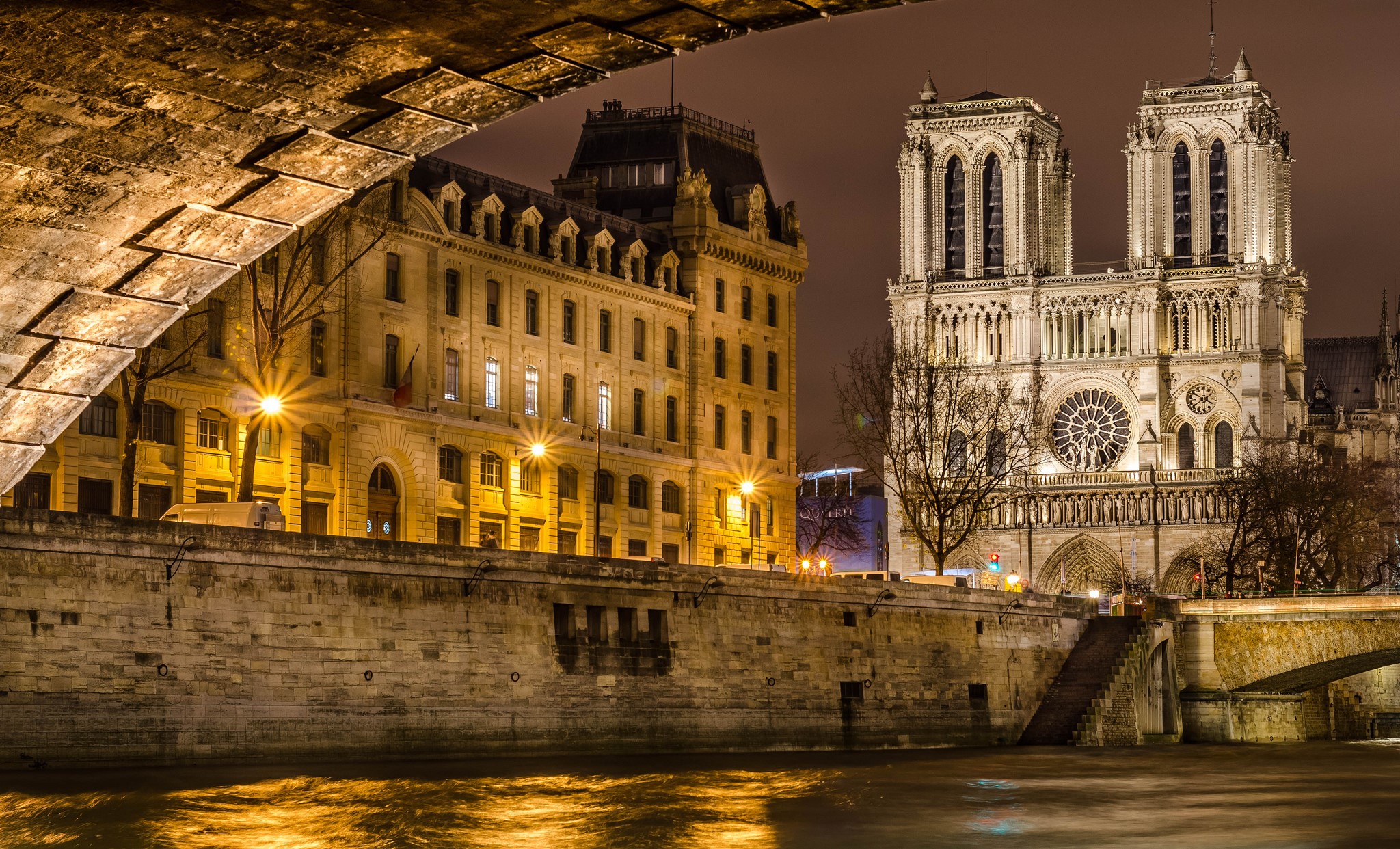 Notre Dame de Paris at Night HD Wallpaper