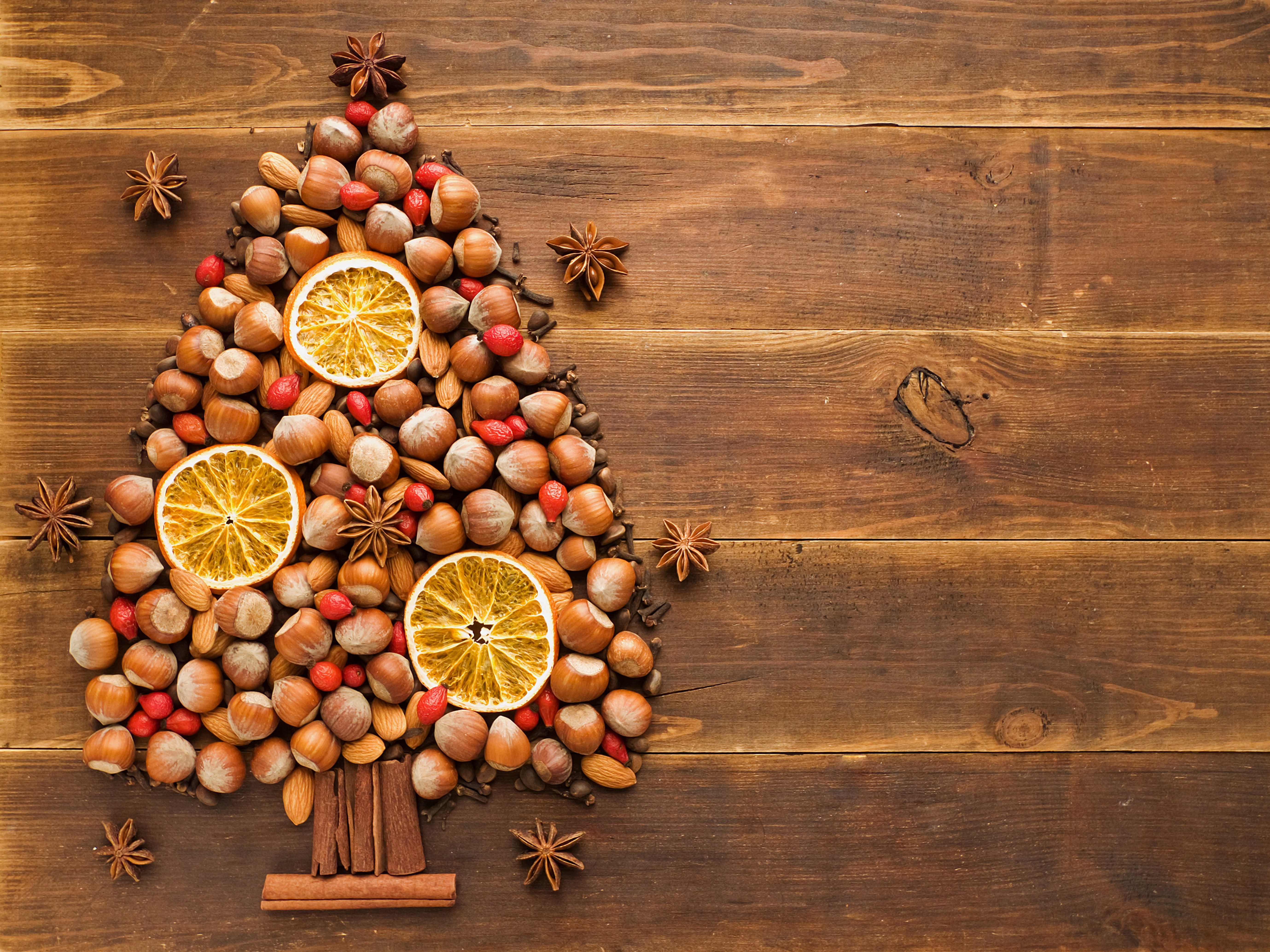 Christmas tree made of nuts and dried oranges HD Wallpaper