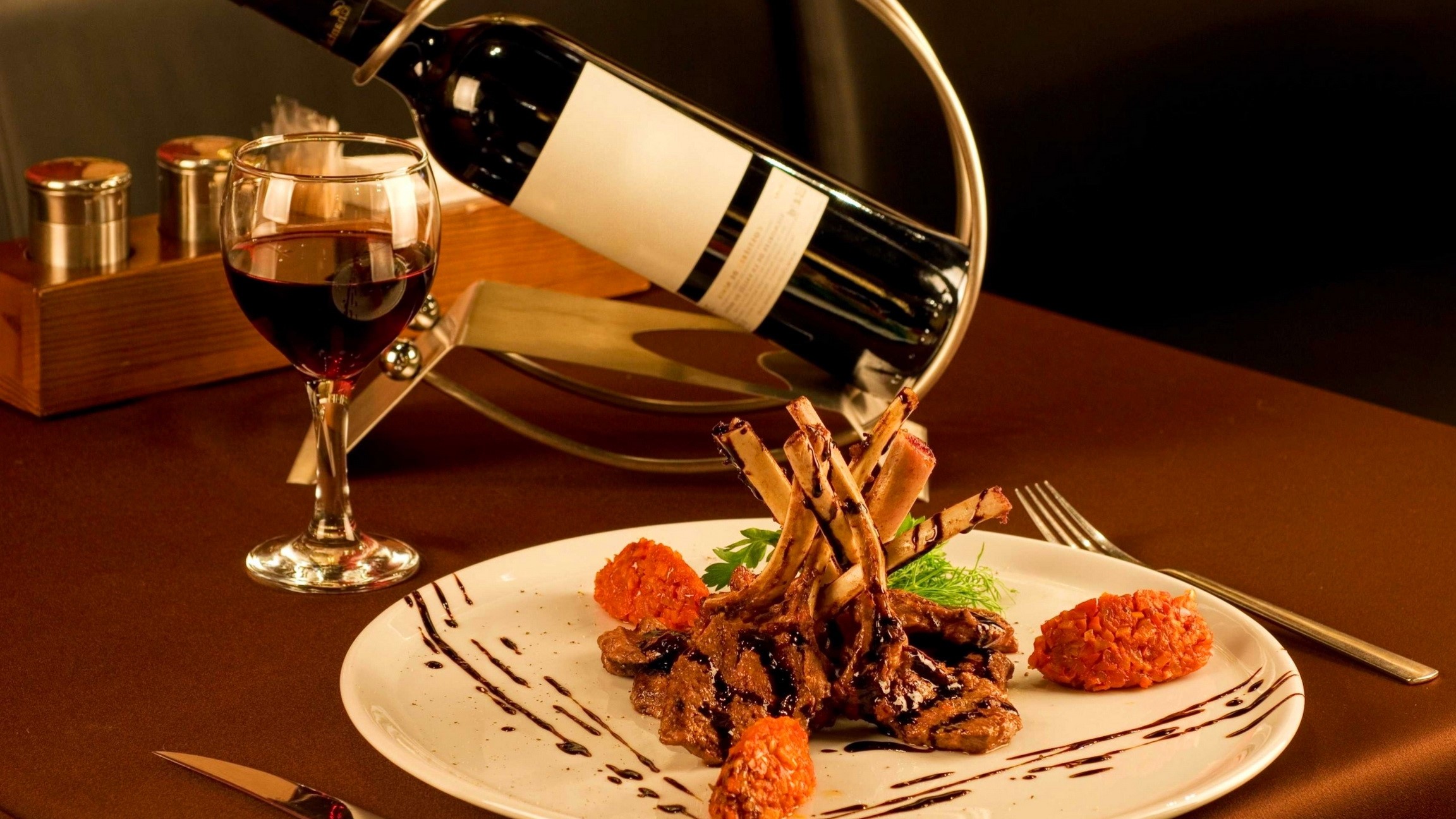Rack of Lamb with Red Wine and Condiments HD Wallpaper