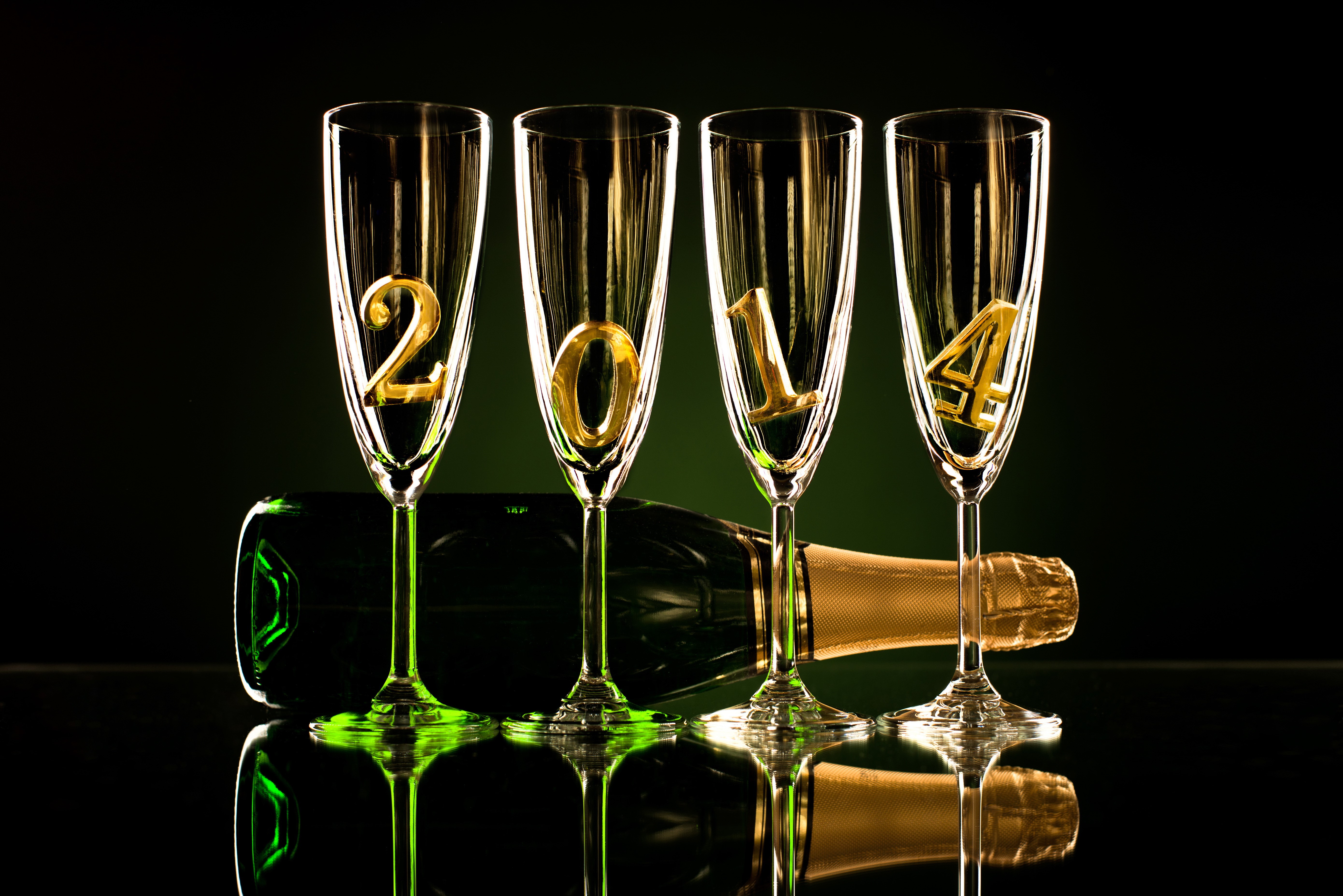 Champagne glasses with 2014 numbers and bottle HD Wallpaper