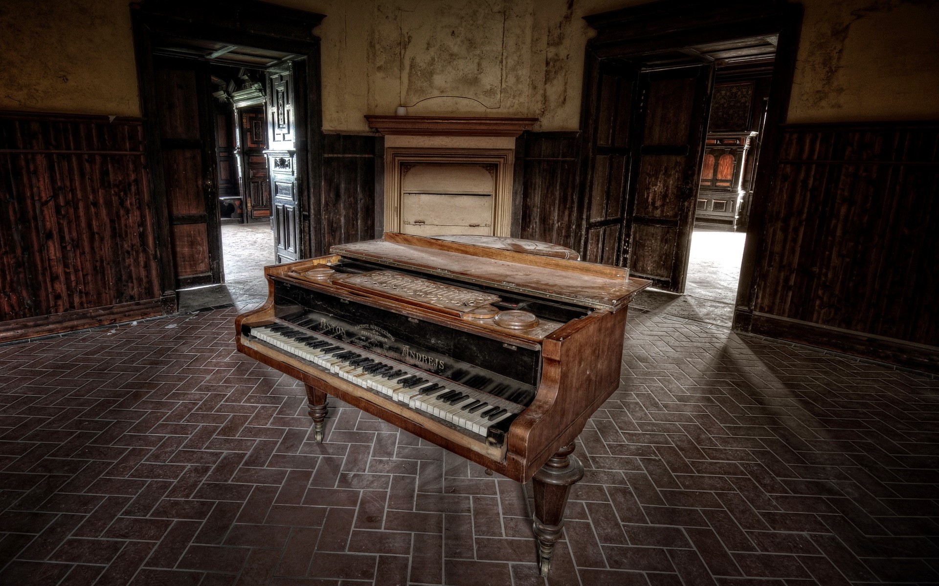 Old piano in abandoned room HD Wallpaper