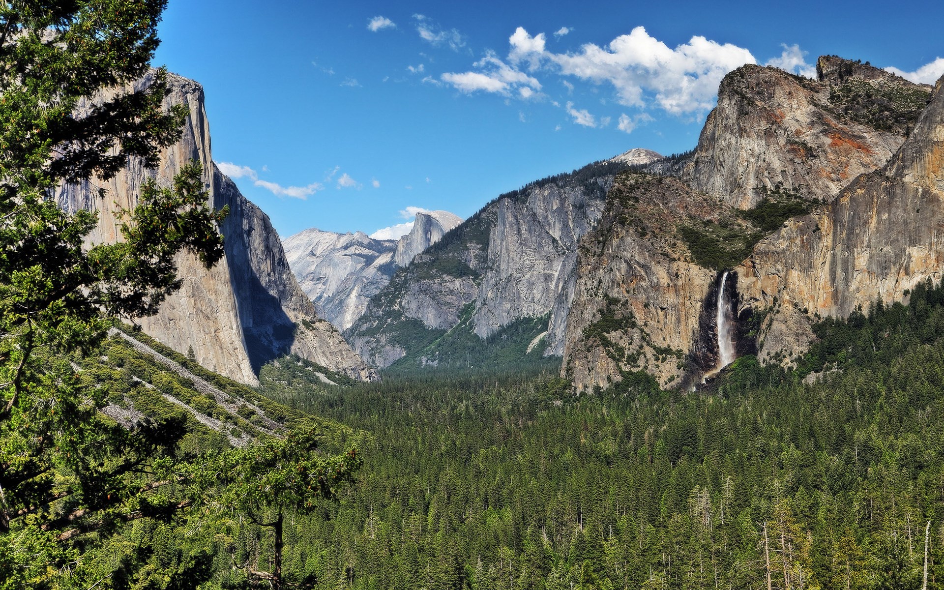 Yosemite Valley with El Capitan and Bridalveil Fall HD Wallpaper