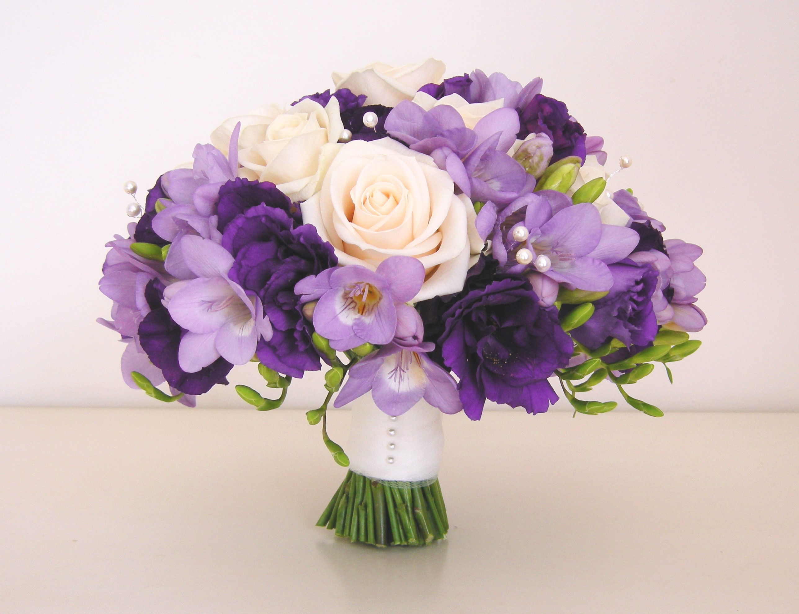 Purple and white bridal bouquet with roses and freesia HD Wallpaper