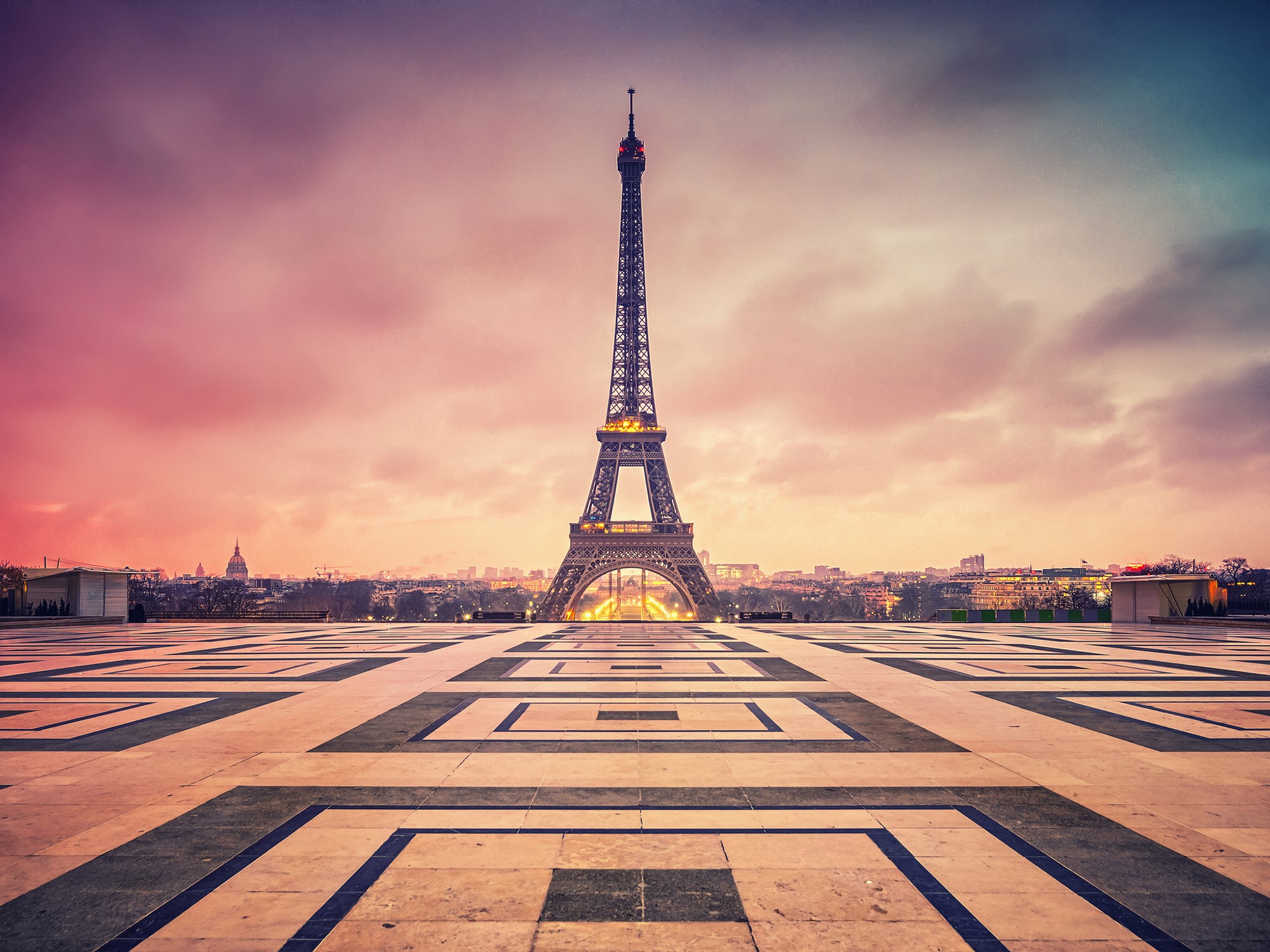 Eiffel Tower at sunset in Paris, France HD Wallpaper