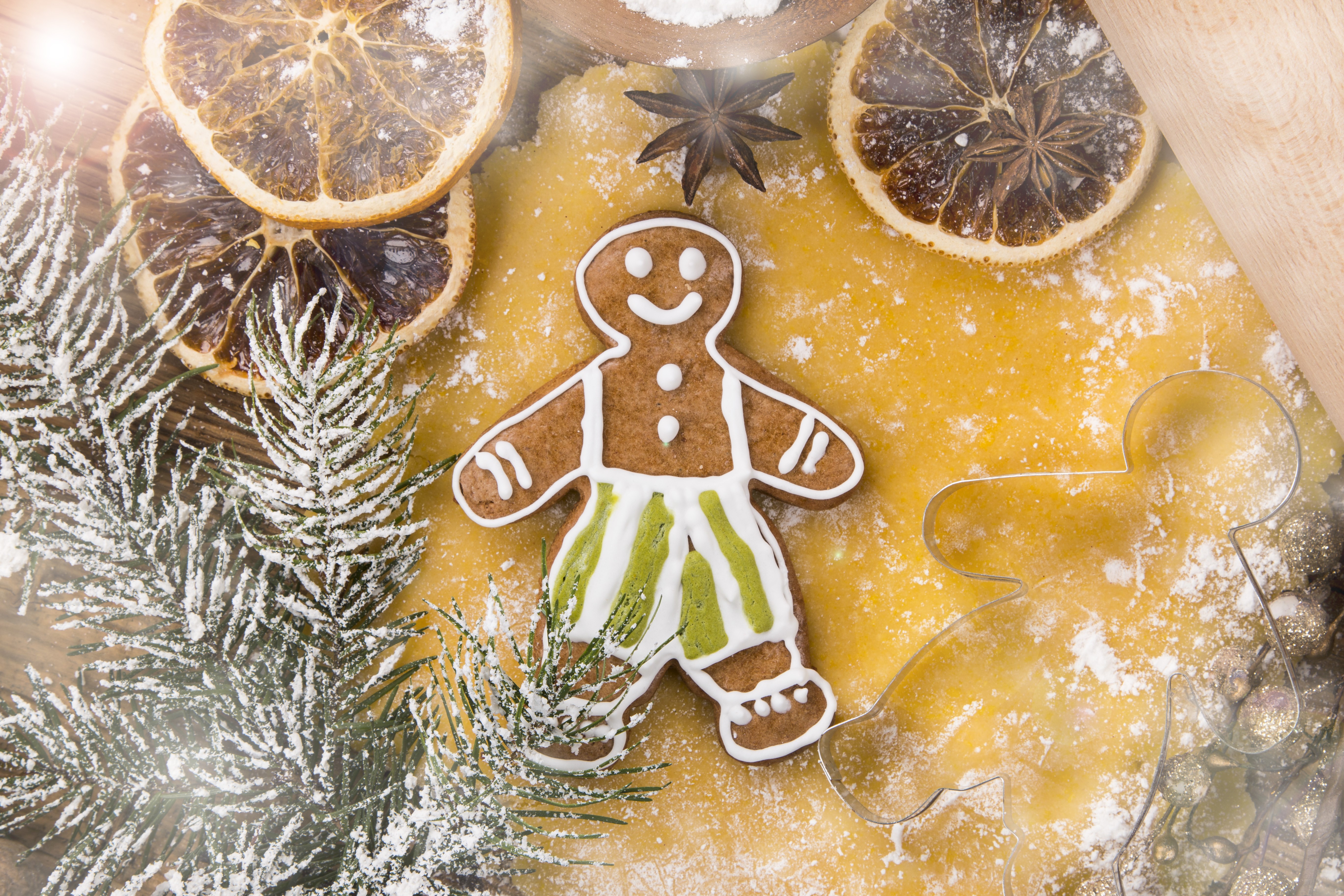 Gingerbread man cookie with Christmas decorations HD Wallpaper