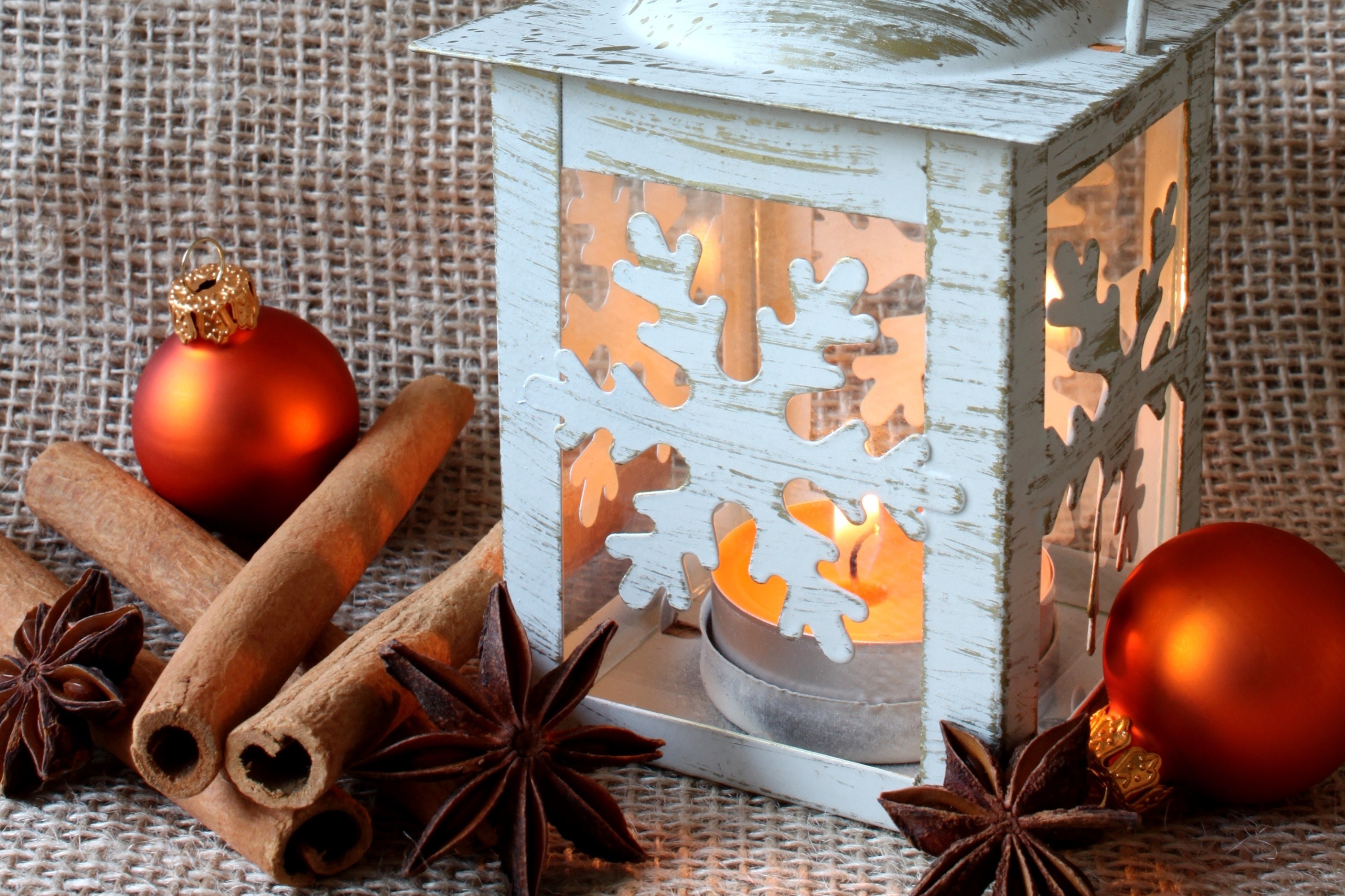 Christmas lantern with cinnamon sticks and ornaments HD Wallpaper